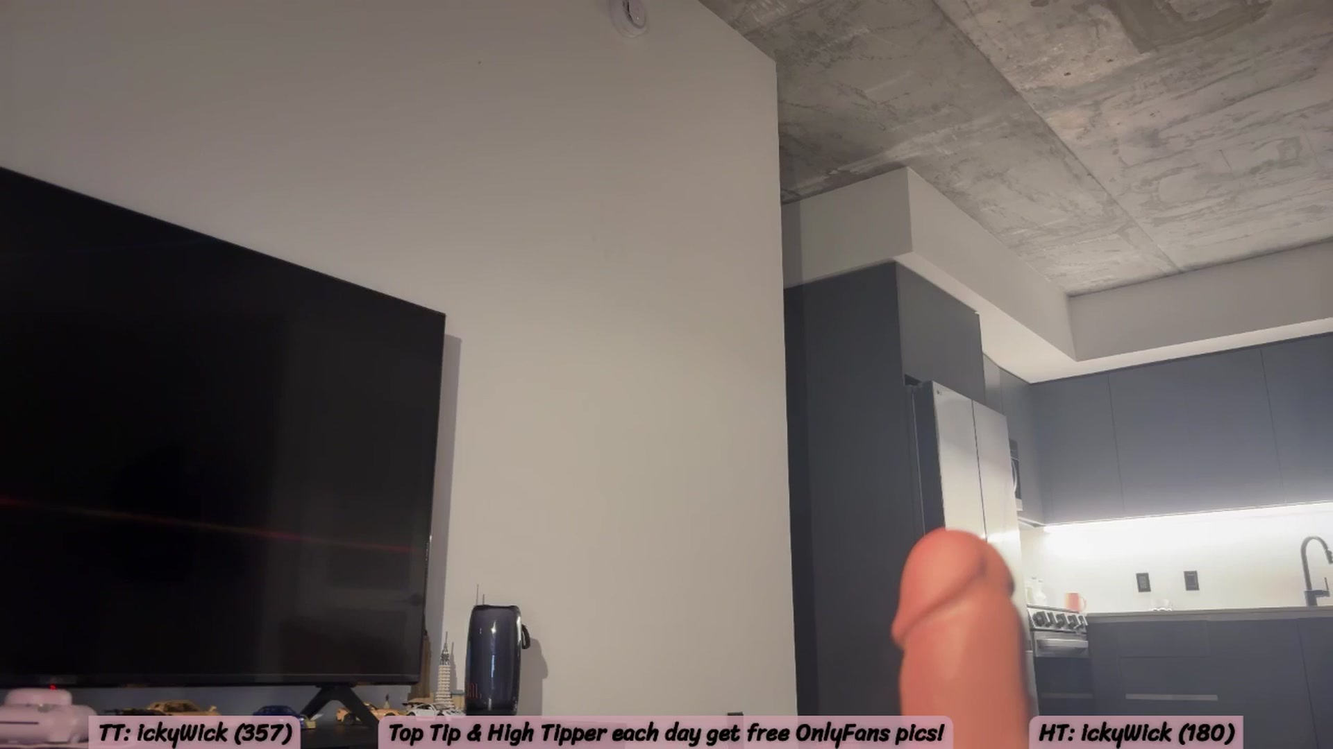 Gallery image thumbnail from SweetKlem's myfreecams stream on, 12/24/2025, 05:21 image 18 of 20