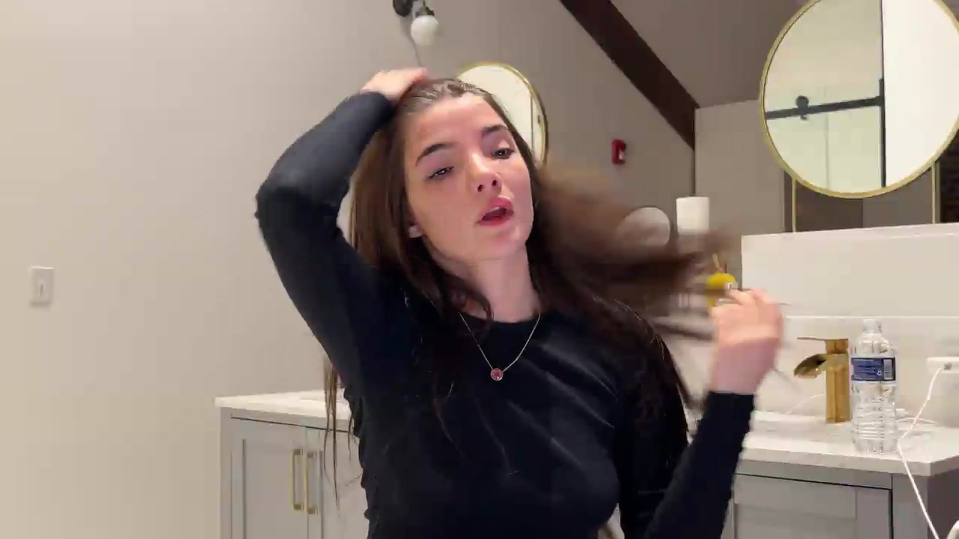 Gallery image thumbnail from SweetKlem's myfreecams stream on, 08/22/2026, 04:24 image 17 of 20
