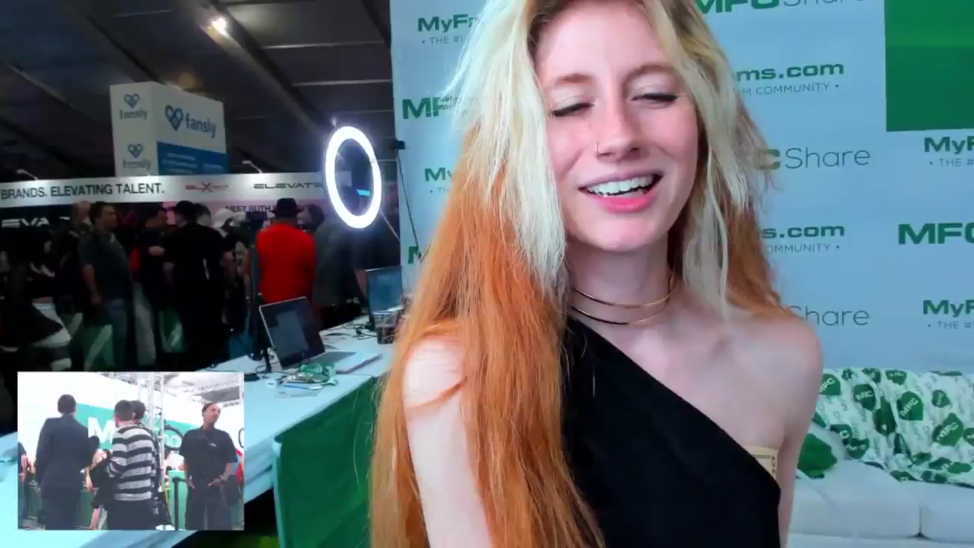 Gallery image thumbnail from SweetMango's myfreecams stream on, 01/27/2024, 22:14 image 12 of 20