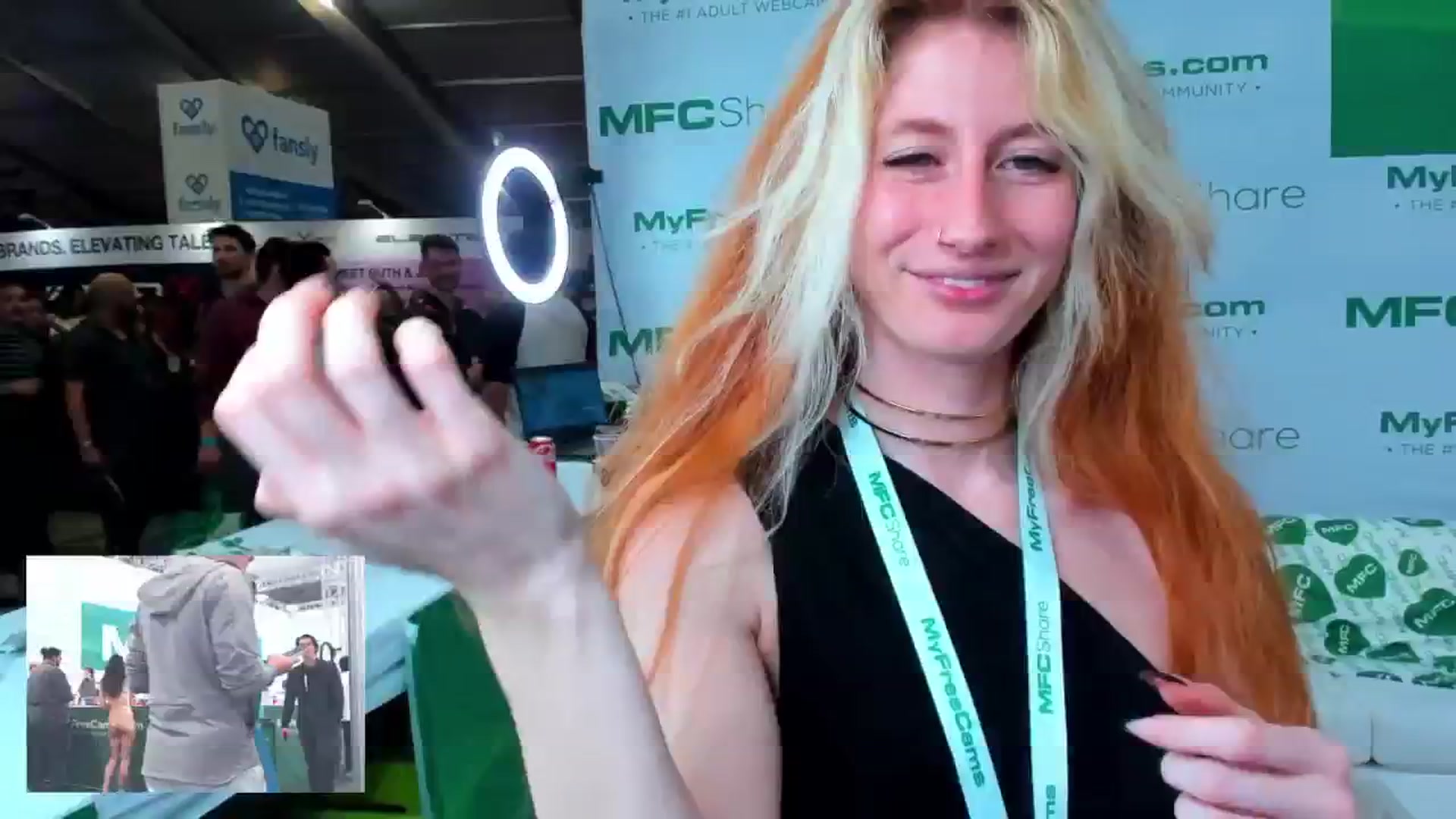 Gallery image thumbnail from SweetMango's myfreecams stream on, 01/27/2024, 22:14 image 6 of 20