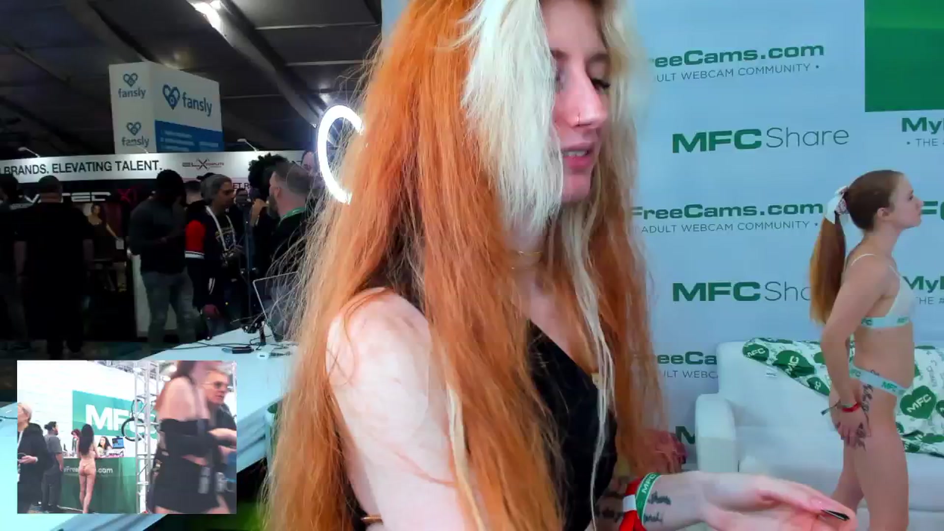 Gallery image thumbnail from SweetMango's myfreecams stream on, 01/27/2024, 22:14 image 18 of 20