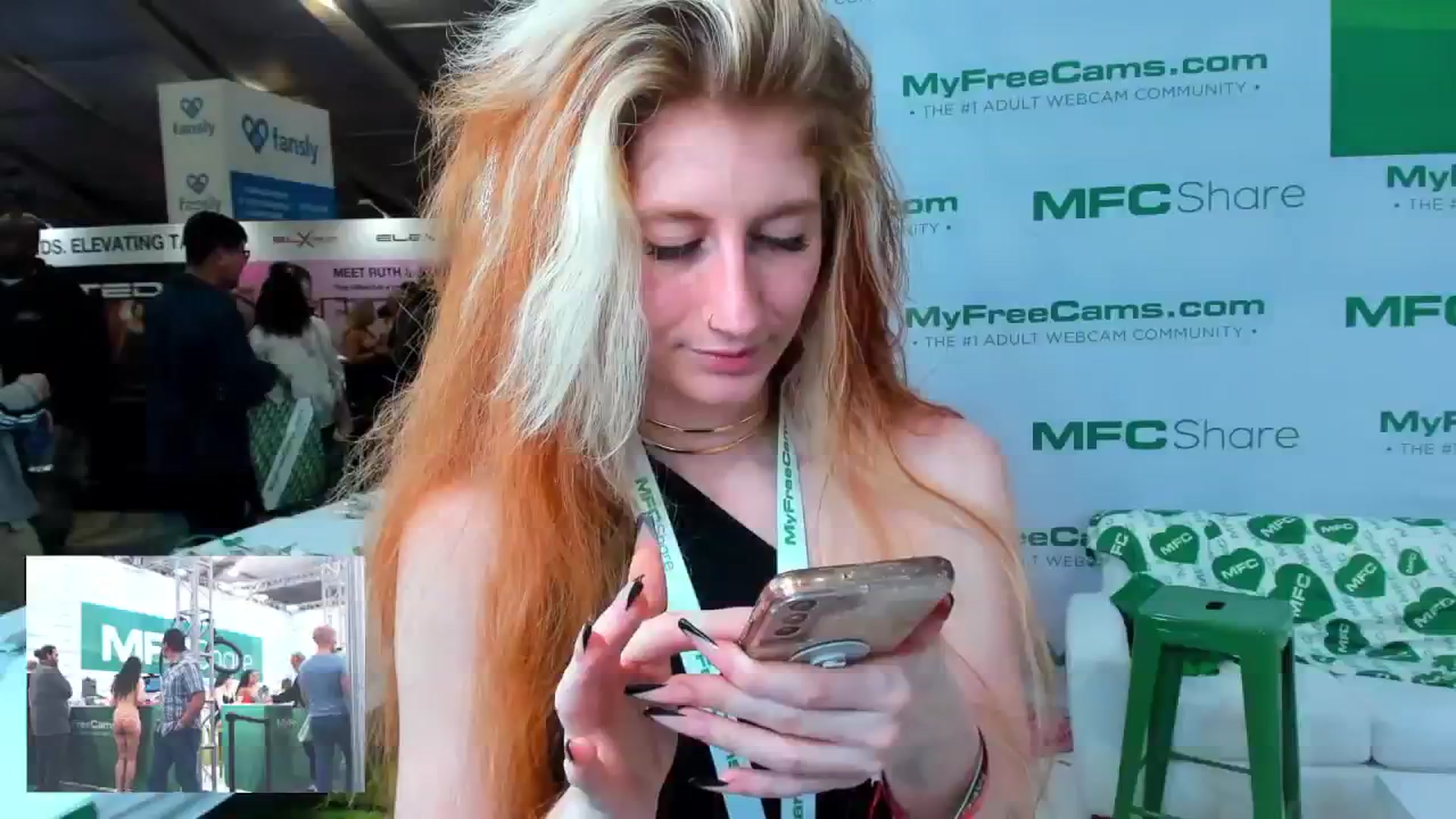 Gallery image thumbnail from SweetMango's myfreecams stream on, 01/27/2024, 22:14 image 7 of 20