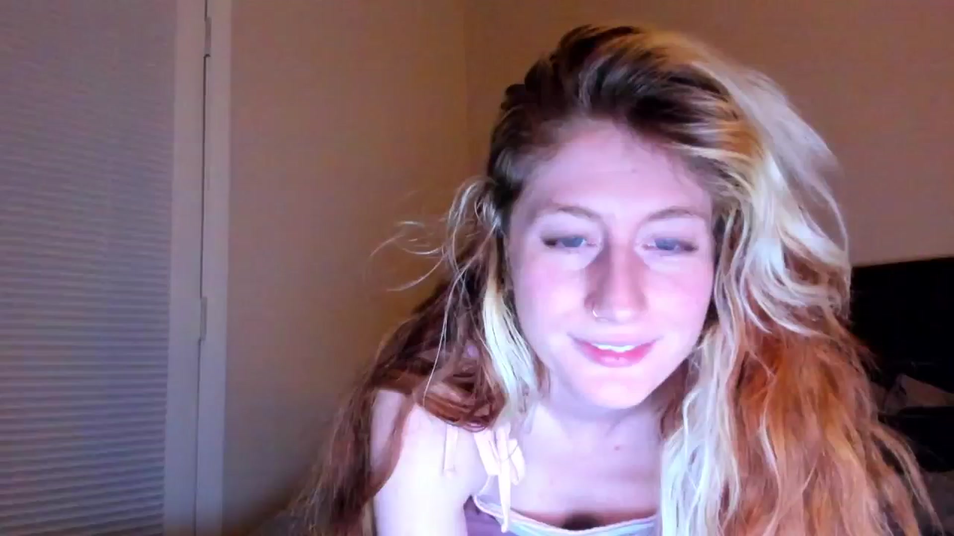 Gallery image thumbnail from SweetMango's myfreecams stream on, 02/04/2024, 05:21 image 7 of 20