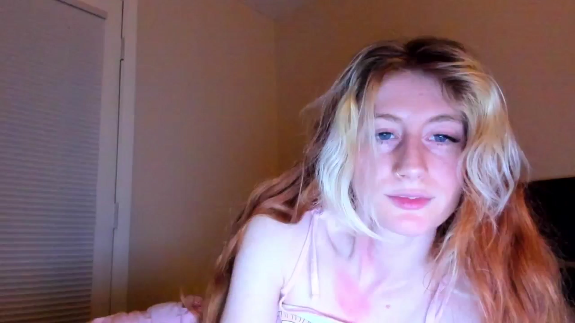 Gallery image thumbnail from SweetMango's myfreecams stream on, 02/04/2024, 05:21 image 11 of 20