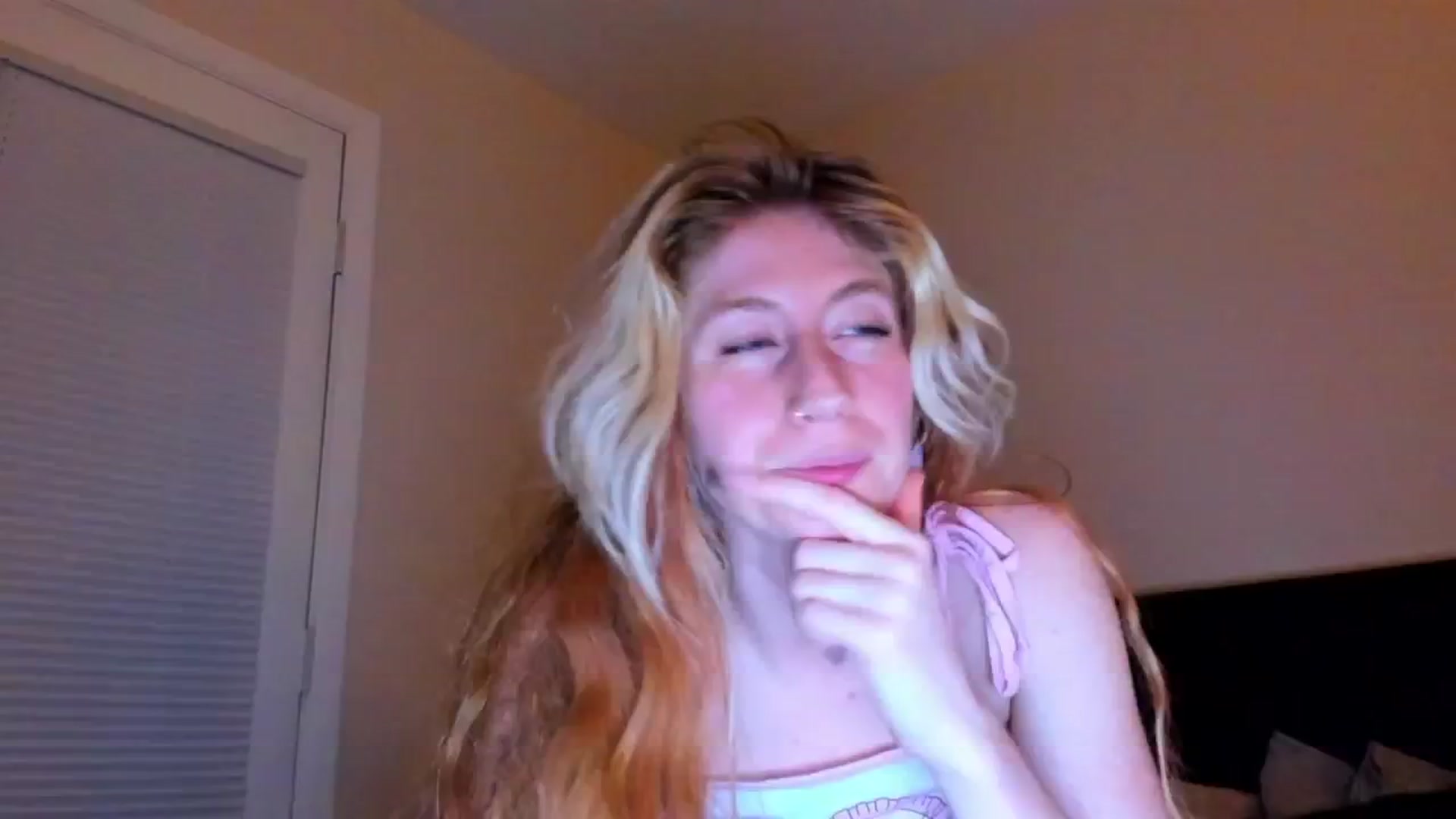 Gallery image thumbnail from SweetMango's myfreecams stream on, 02/04/2024, 05:21 image 10 of 20