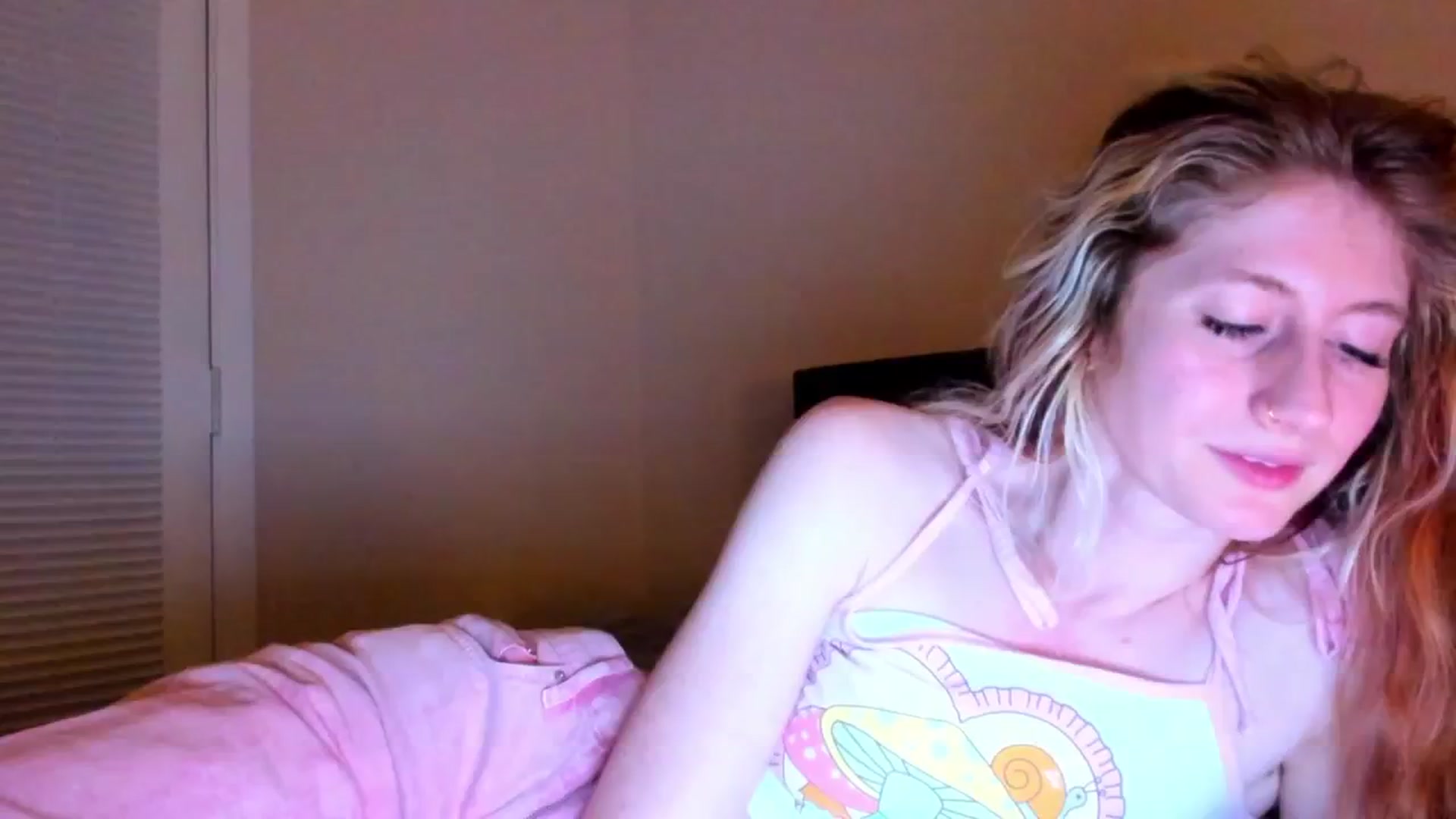 Gallery image thumbnail from SweetMango's myfreecams stream on, 02/04/2024, 05:21 image 16 of 20