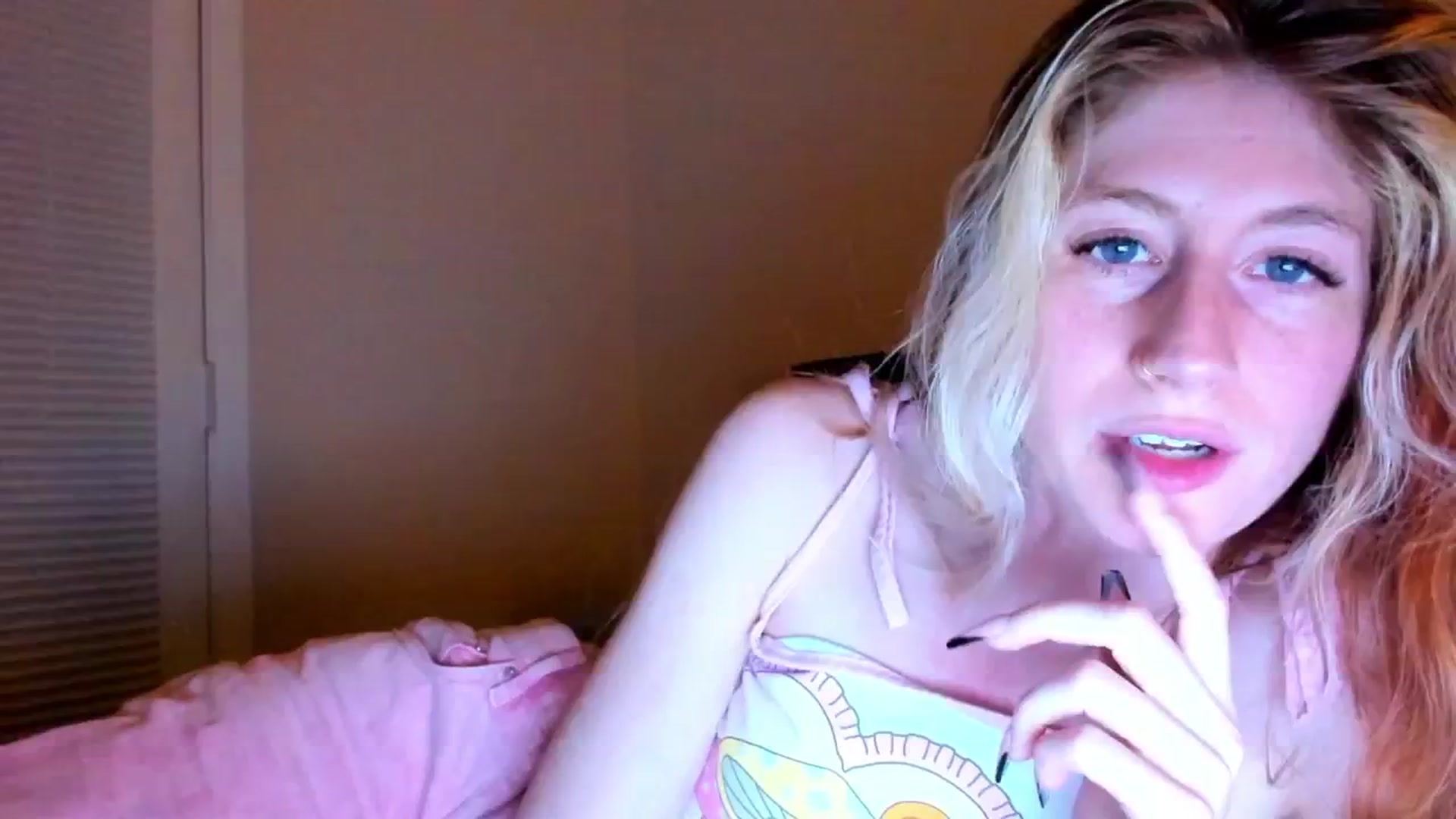 Gallery image thumbnail from SweetMango's myfreecams stream on, 02/04/2024, 05:21 image 15 of 20