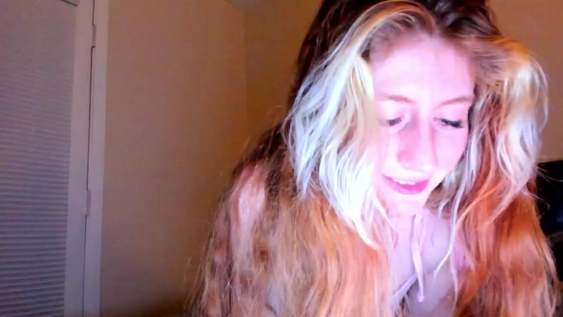 Gallery image thumbnail from SweetMango's myfreecams stream on, 02/04/2024, 05:21 image 18 of 20