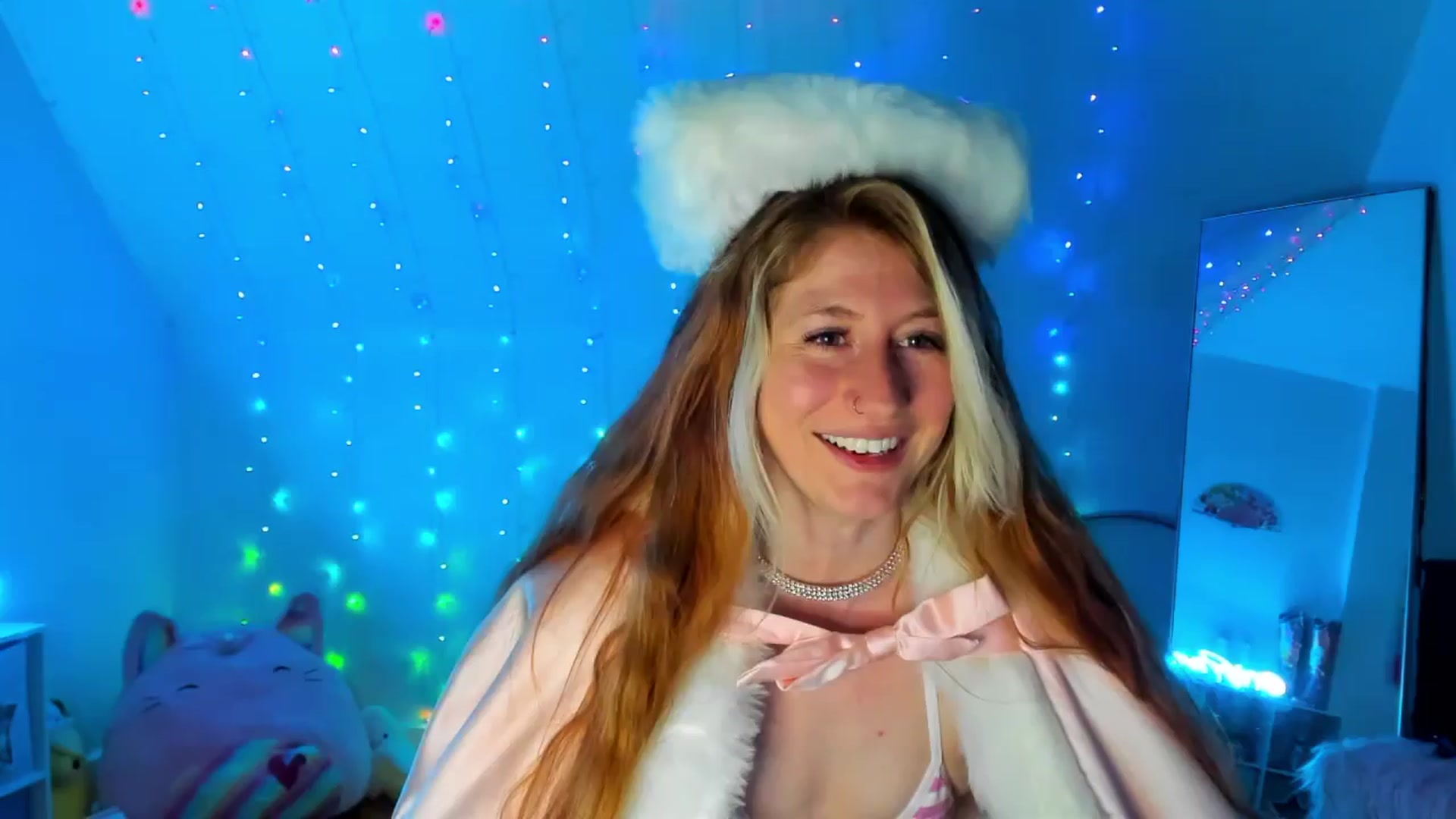 Gallery image thumbnail from SweetMango's myfreecams stream on, 03/24/2024, 02:52 image 18 of 20