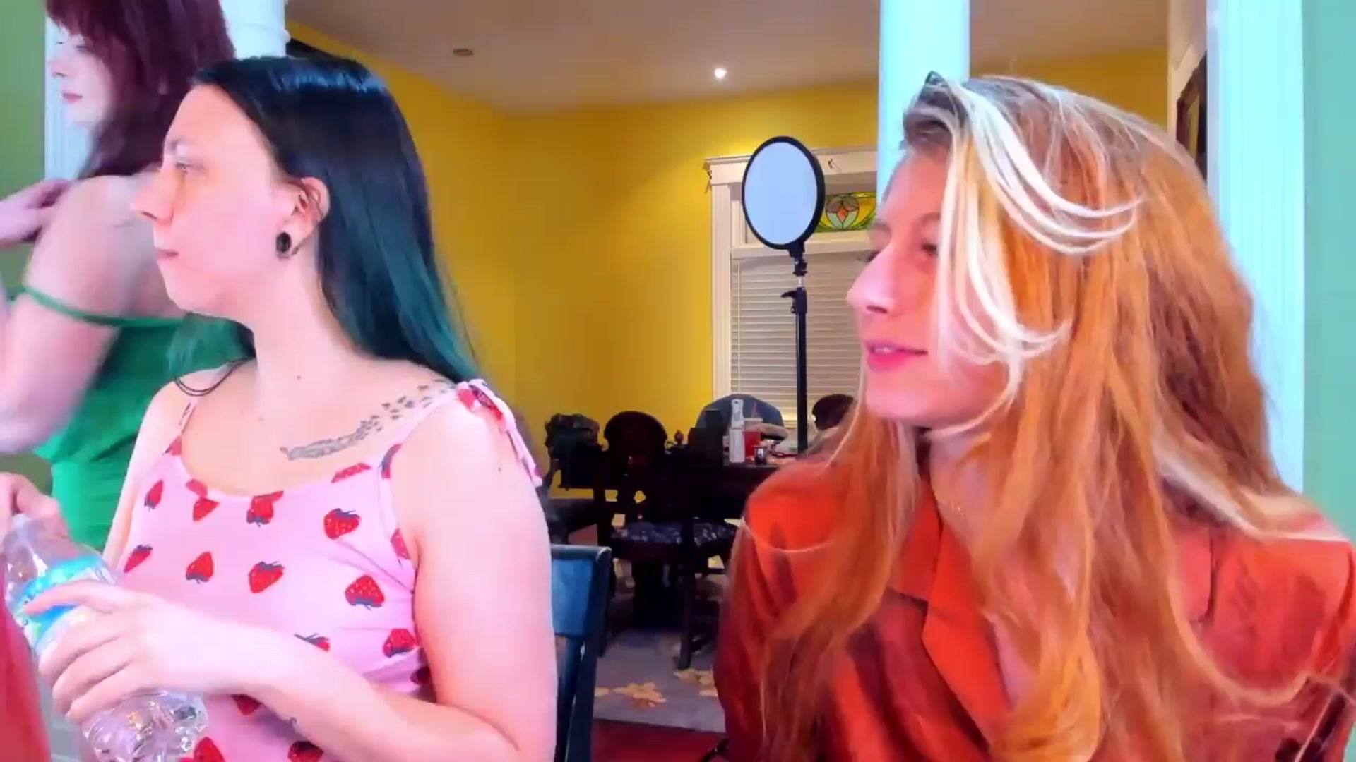 Gallery image thumbnail from SweetMango's myfreecams stream on, 04/05/2024, 04:05 image 17 of 20
