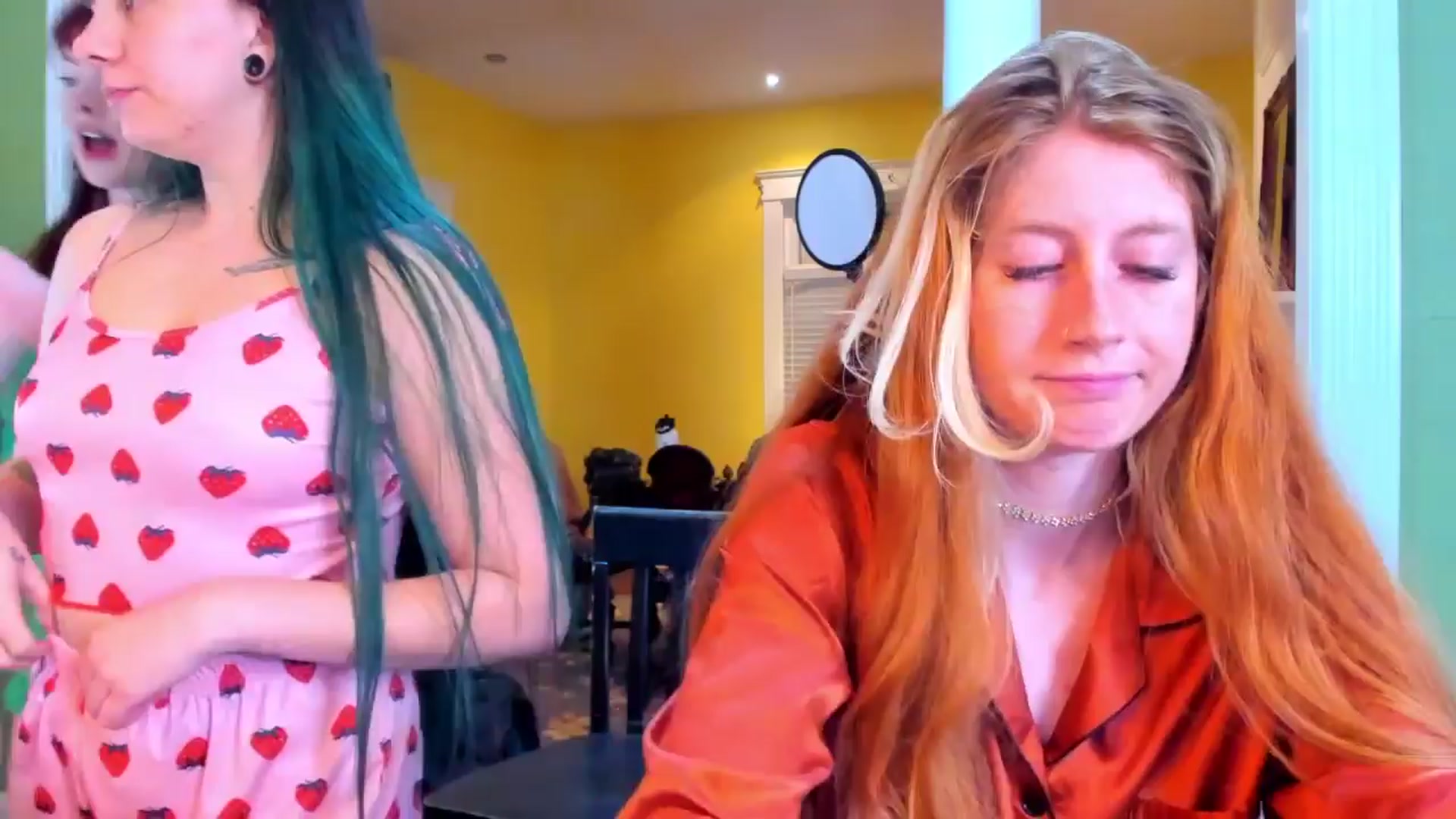 Gallery image thumbnail from SweetMango's myfreecams stream on, 04/05/2024, 04:05 image 8 of 20