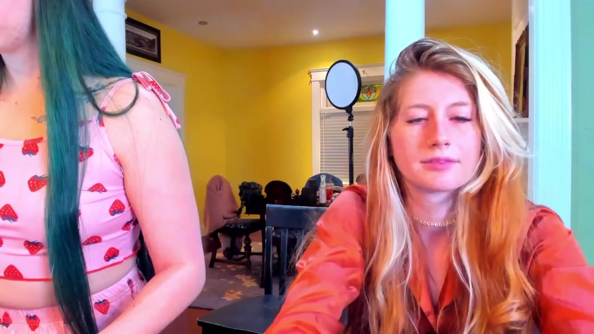 Gallery image thumbnail from SweetMango's myfreecams stream on, 04/05/2024, 04:05 image 16 of 20