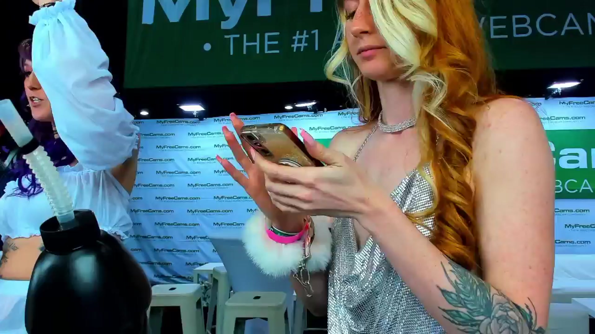 Gallery image thumbnail from SweetMango's myfreecams stream on, 04/13/2024, 19:47 image 7 of 20