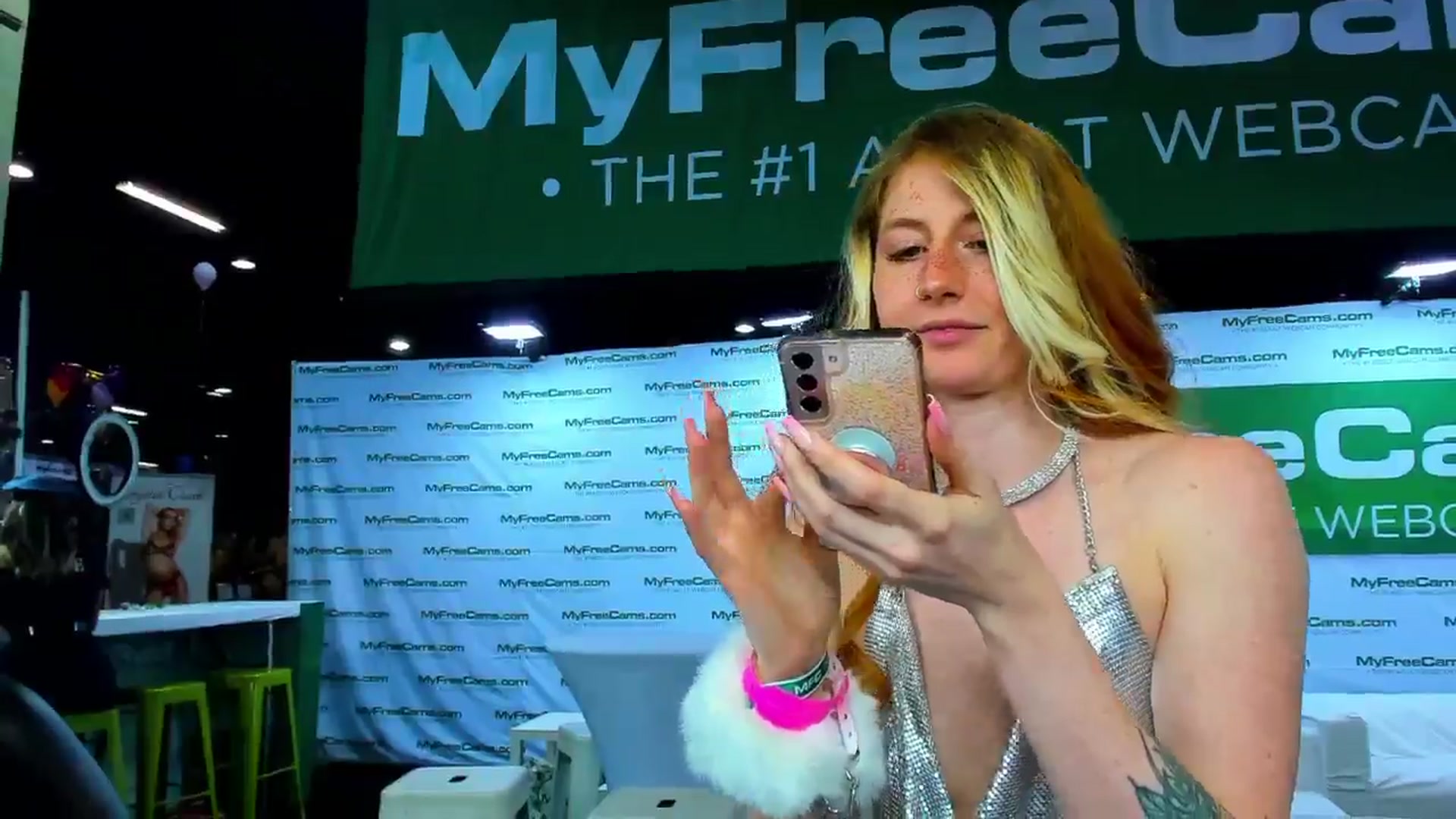 Gallery image thumbnail from SweetMango's myfreecams stream on, 04/13/2024, 22:00 image 18 of 20