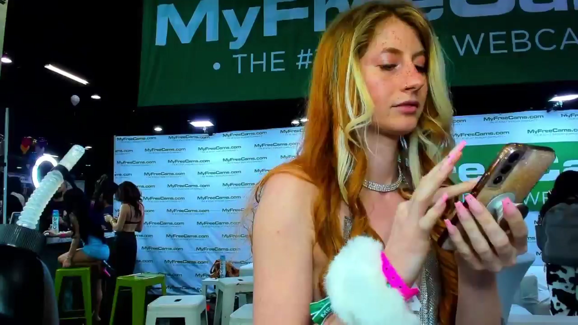 Gallery image thumbnail from SweetMango's myfreecams stream on, 04/13/2024, 23:49 image 15 of 20