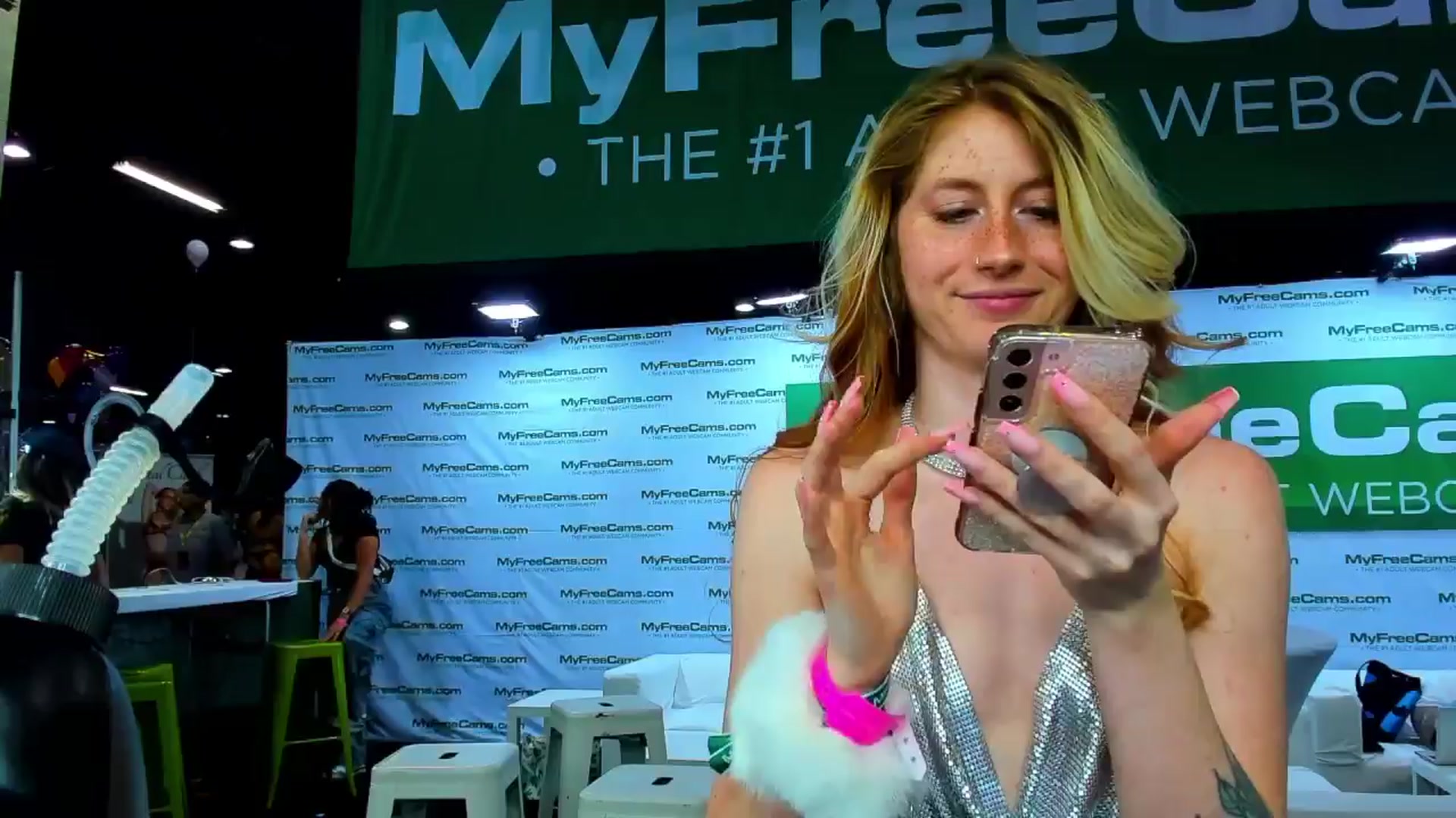 Gallery image thumbnail from SweetMango's myfreecams stream on, 04/13/2024, 23:49 image 9 of 20