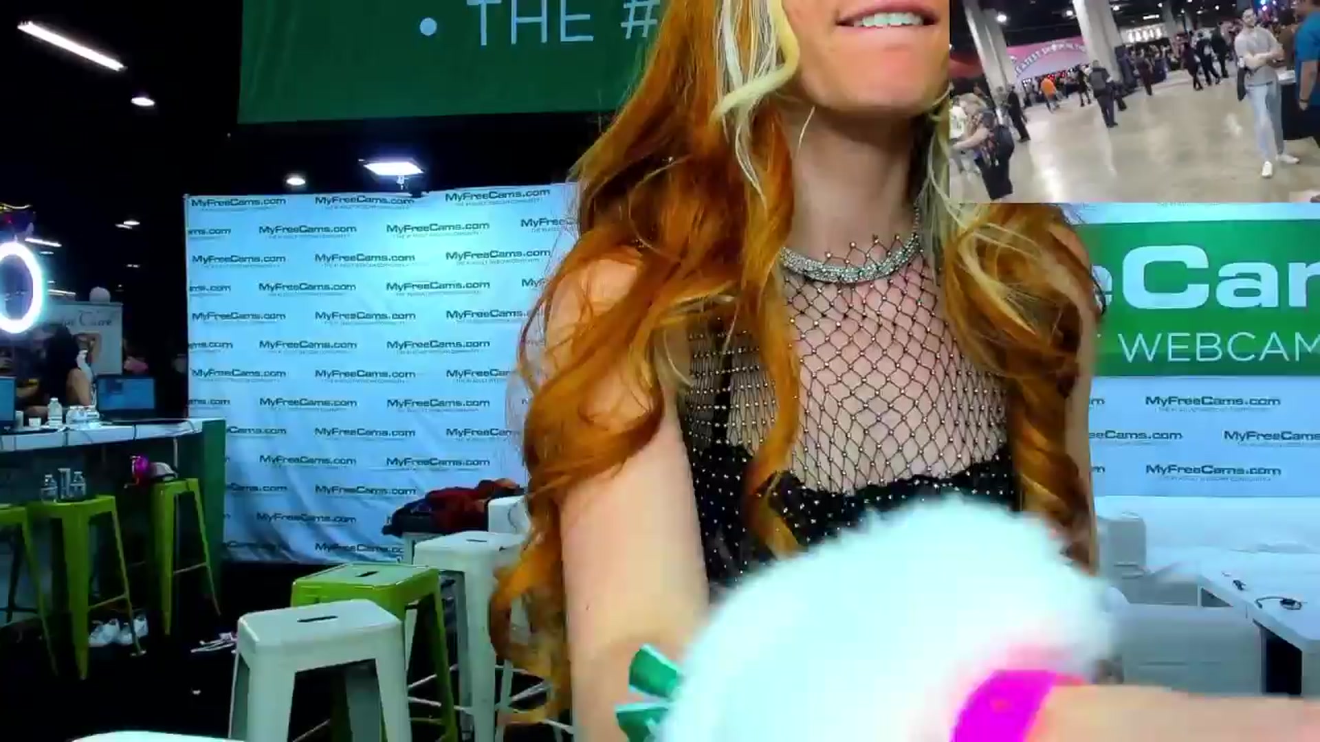 Gallery image thumbnail from SweetMango's myfreecams stream on, 04/14/2024, 02:51 image 10 of 20