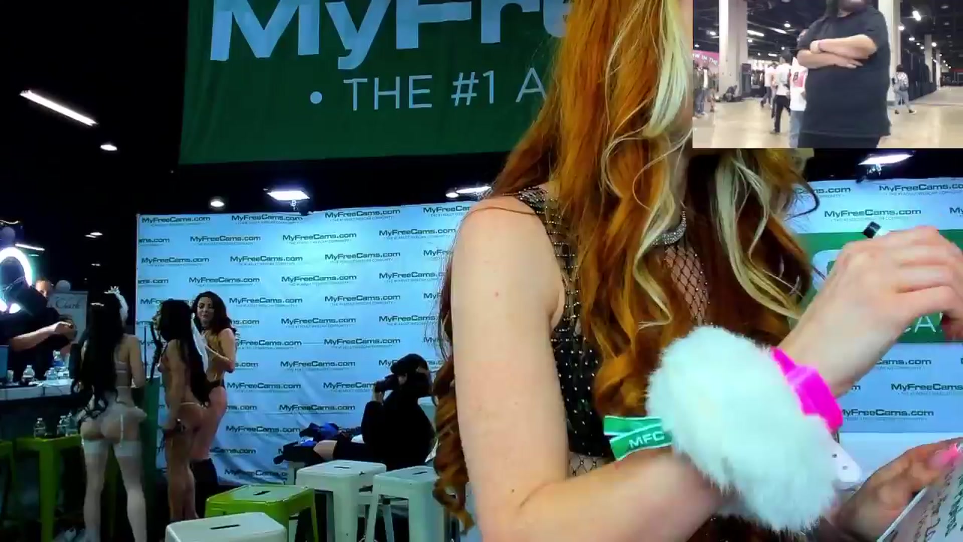 Gallery image thumbnail from SweetMango's myfreecams stream on, 04/14/2024, 02:51 image 18 of 20