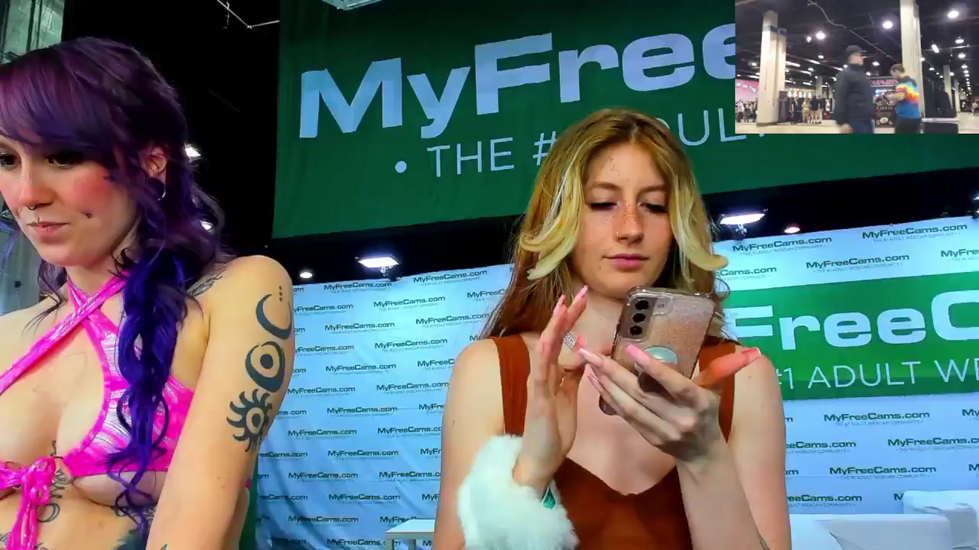 Gallery image thumbnail from SweetMango's myfreecams stream on, 04/14/2024, 22:13 image 3 of 20