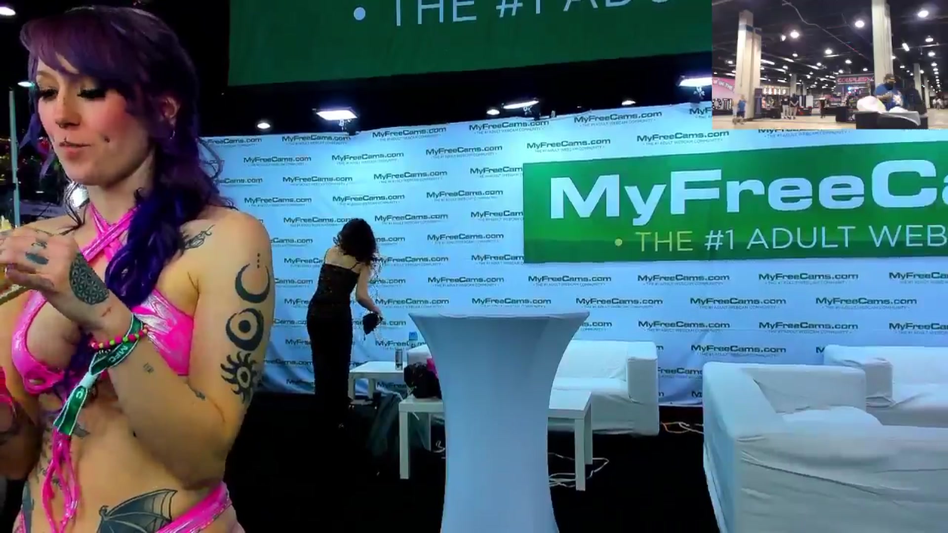 Gallery image thumbnail from SweetMango's myfreecams stream on, 04/14/2024, 22:13 image 4 of 20