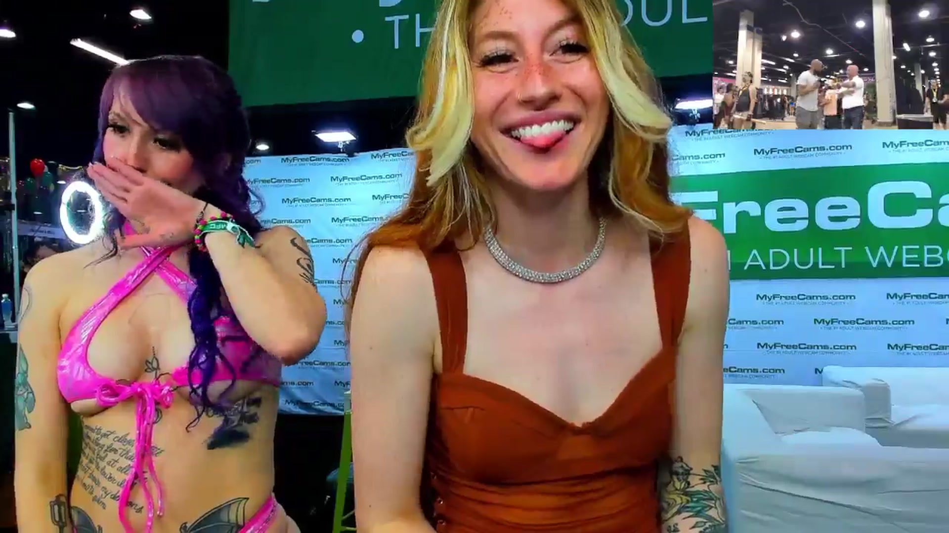 Gallery image thumbnail from SweetMango's myfreecams stream on, 04/14/2024, 22:13 image 12 of 20