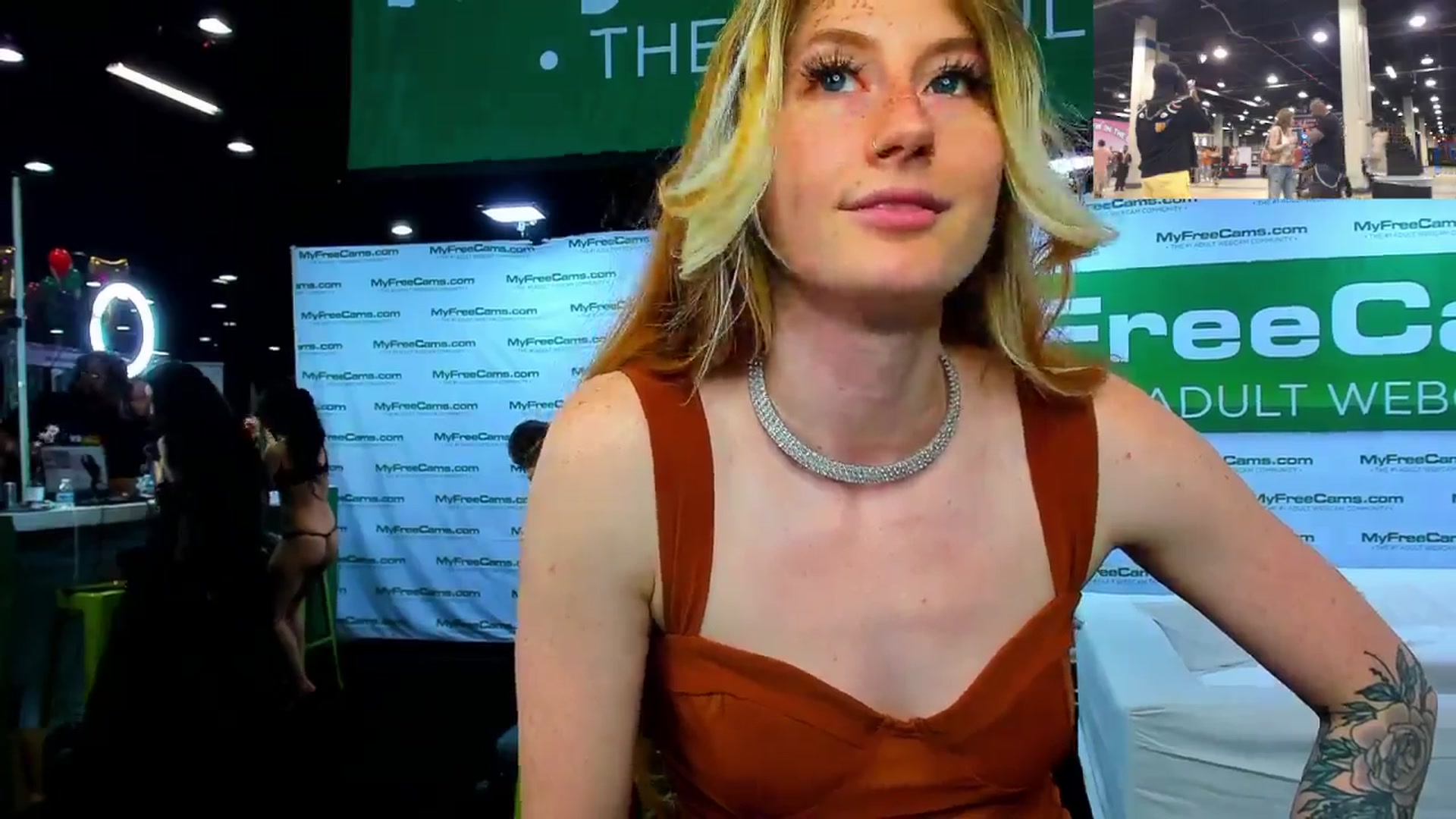 Gallery image thumbnail from SweetMango's myfreecams stream on, 04/14/2024, 22:13 image 16 of 20
