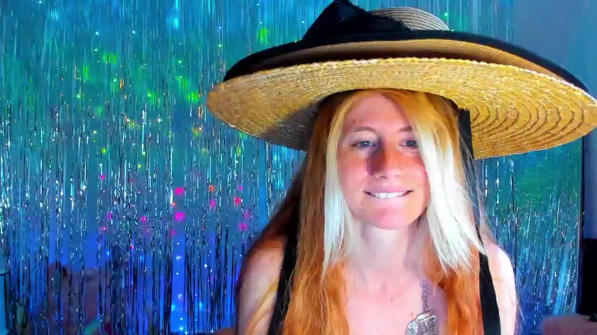 Gallery image thumbnail from SweetMango's myfreecams stream on, 05/10/2024, 24:19 image 18 of 20