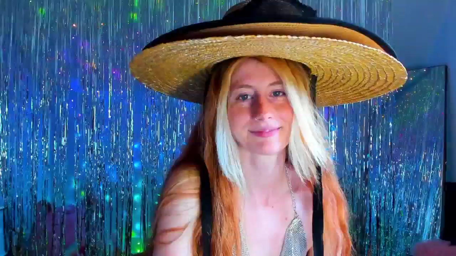 Gallery image thumbnail from SweetMango's myfreecams stream on, 05/10/2024, 24:19 image 17 of 20
