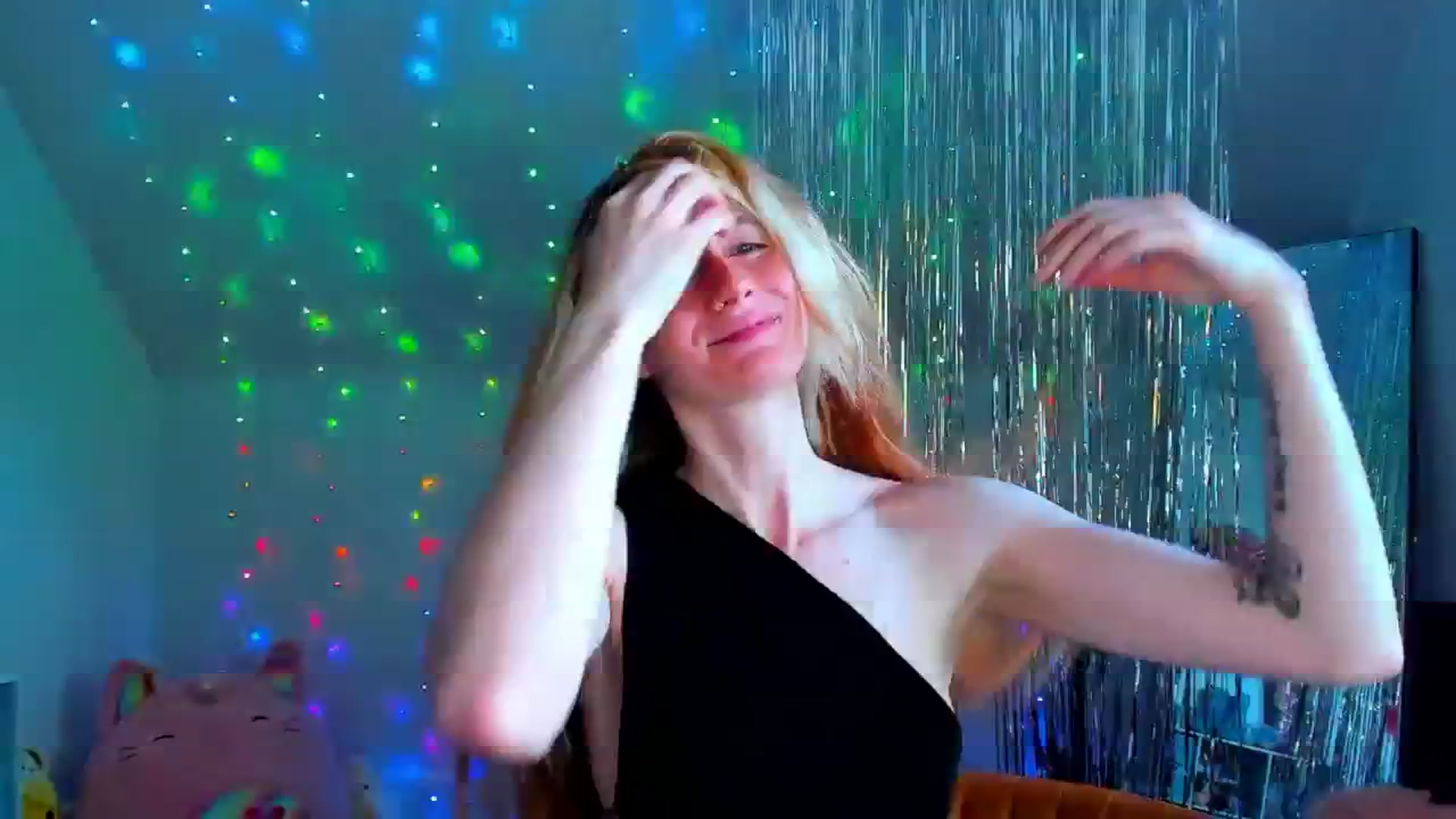 Gallery image thumbnail from SweetMango's myfreecams stream on, 05/10/2024, 24:19 image 4 of 20