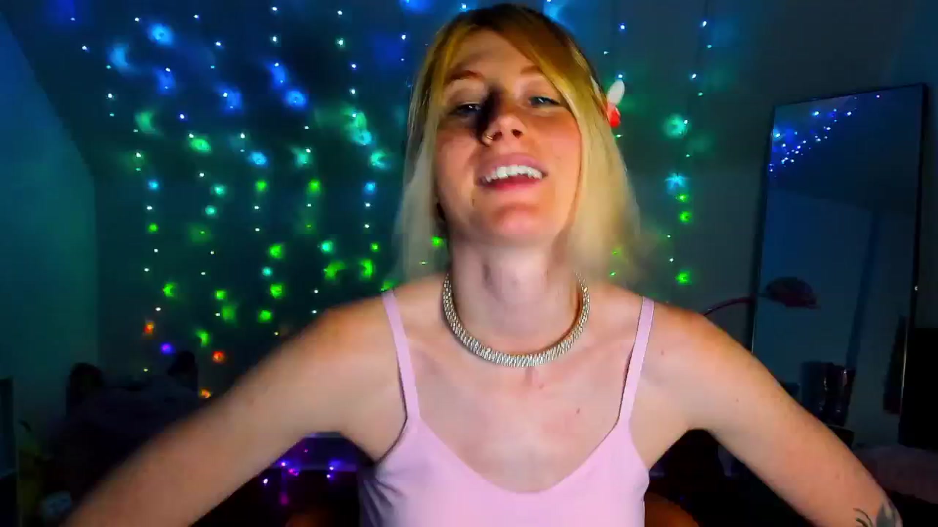 Gallery image thumbnail from SweetMango's myfreecams stream on, 05/13/2024, 03:53 image 8 of 20