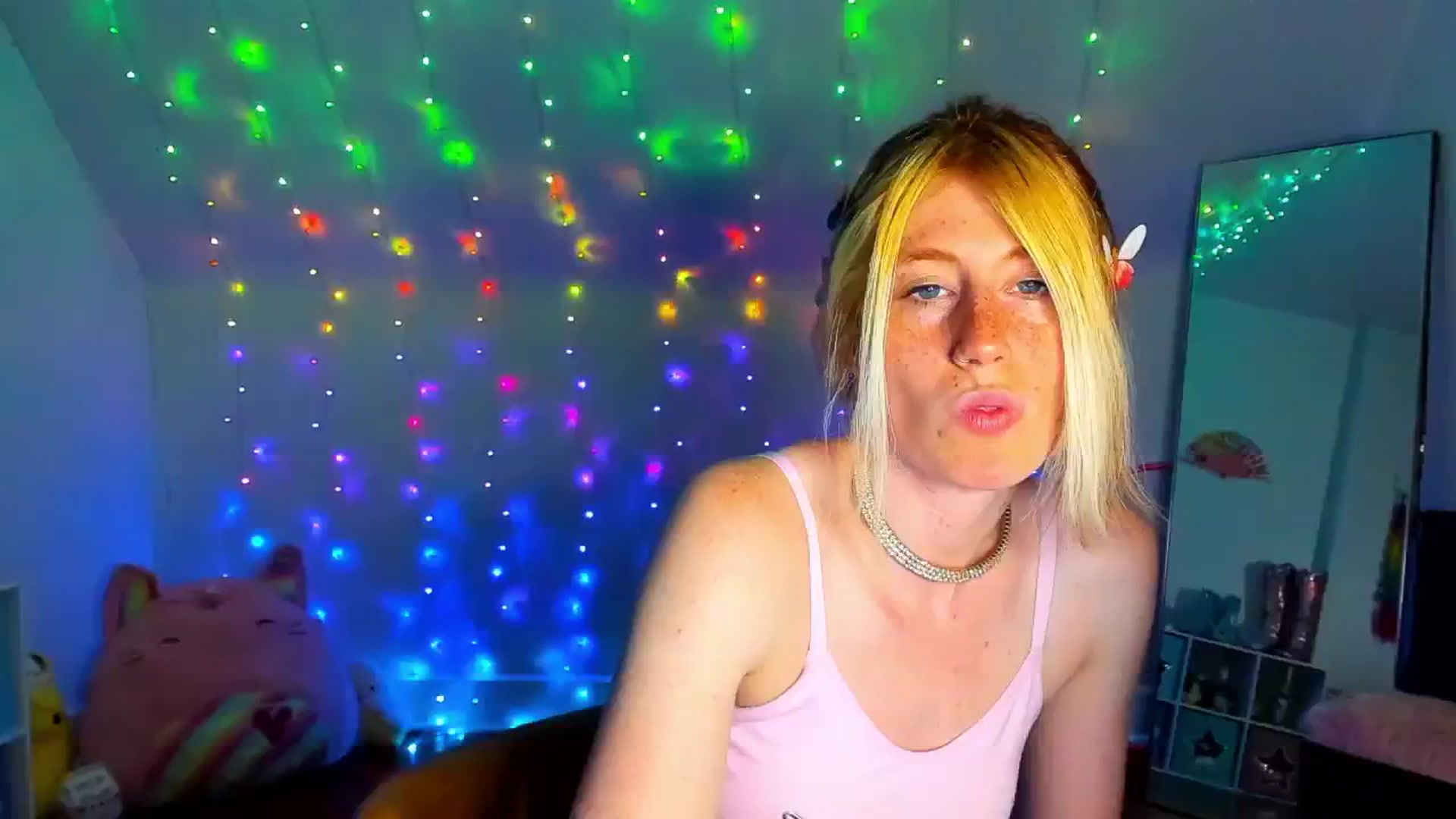 Gallery image thumbnail from SweetMango's myfreecams stream on, 05/13/2024, 03:53 image 11 of 20