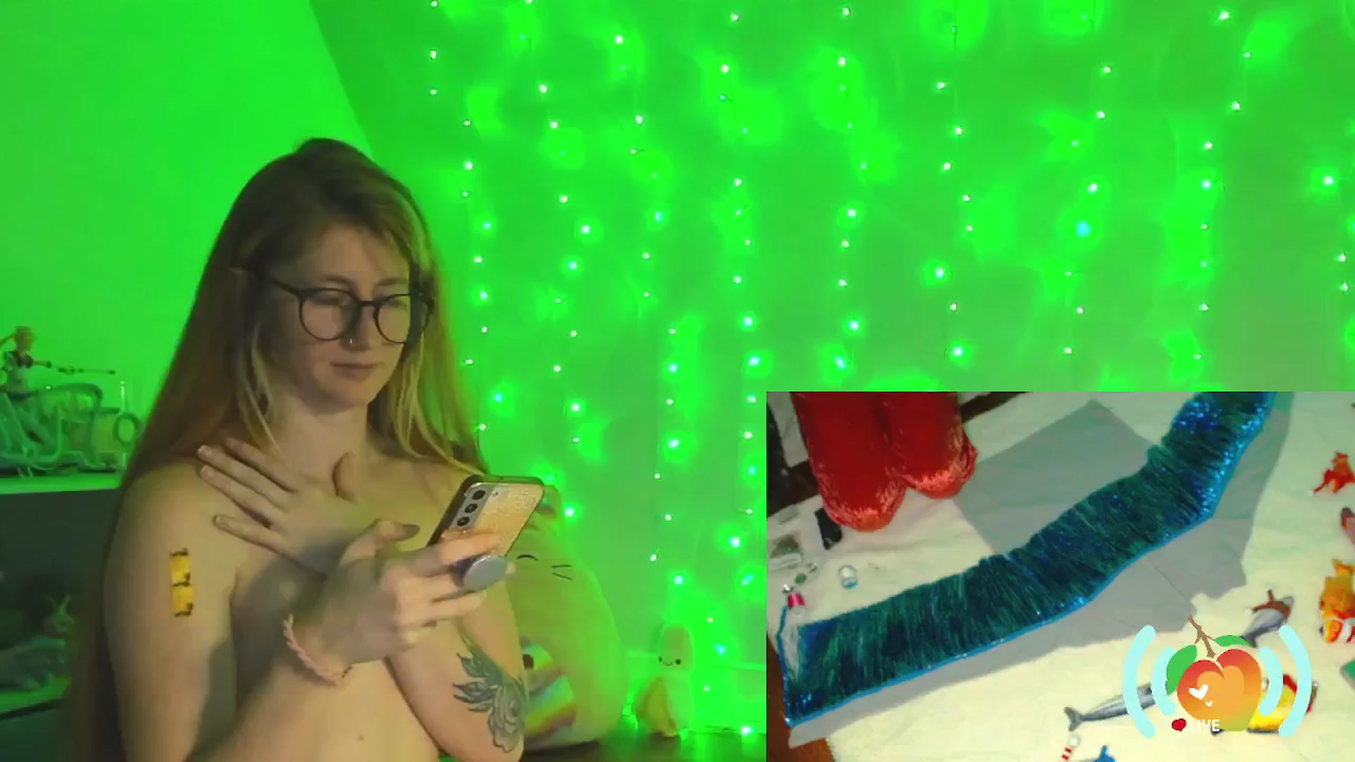 Gallery image thumbnail from SweetMango's myfreecams stream on, 12/03/2024, 24:23 image 14 of 20