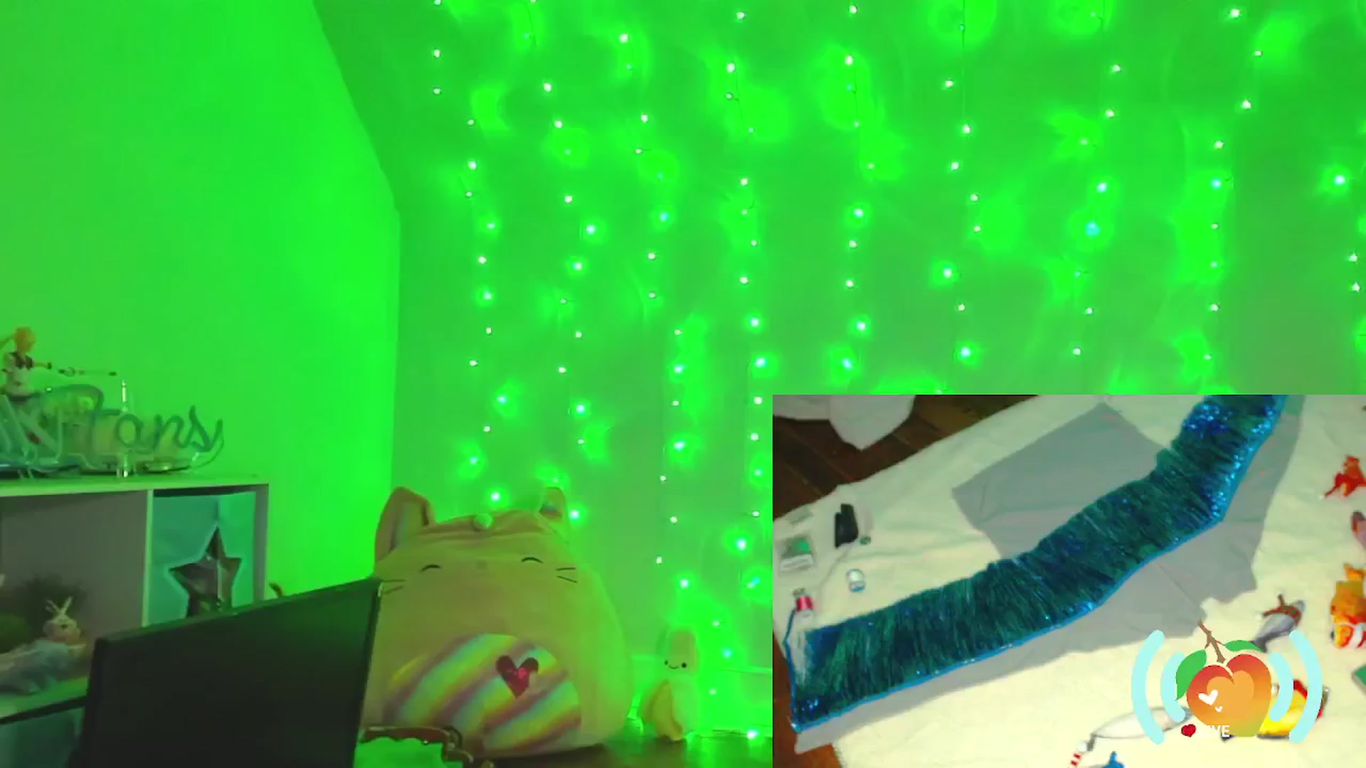 Gallery image thumbnail from SweetMango's myfreecams stream on, 12/03/2024, 24:23 image 15 of 20