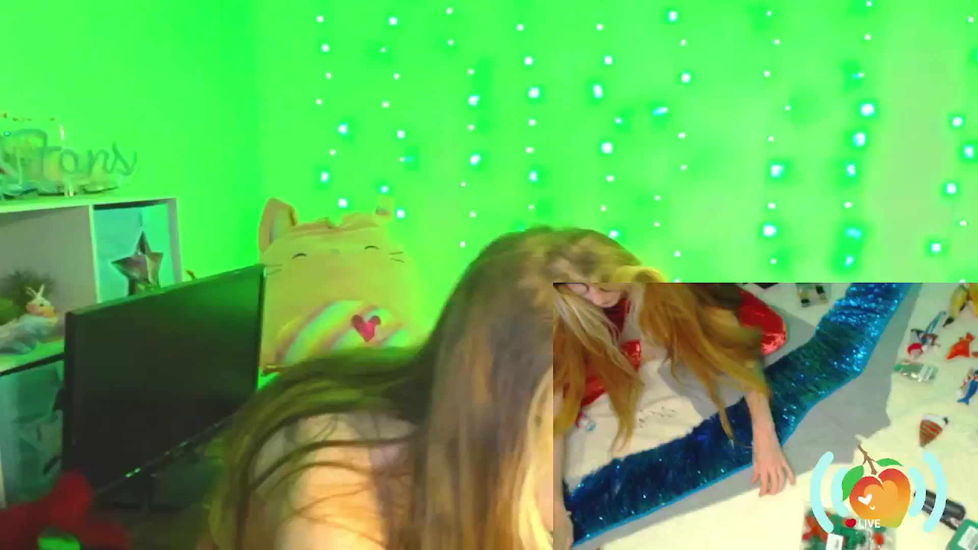 Gallery image thumbnail from SweetMango's myfreecams stream on, 12/03/2024, 24:23 image 7 of 20