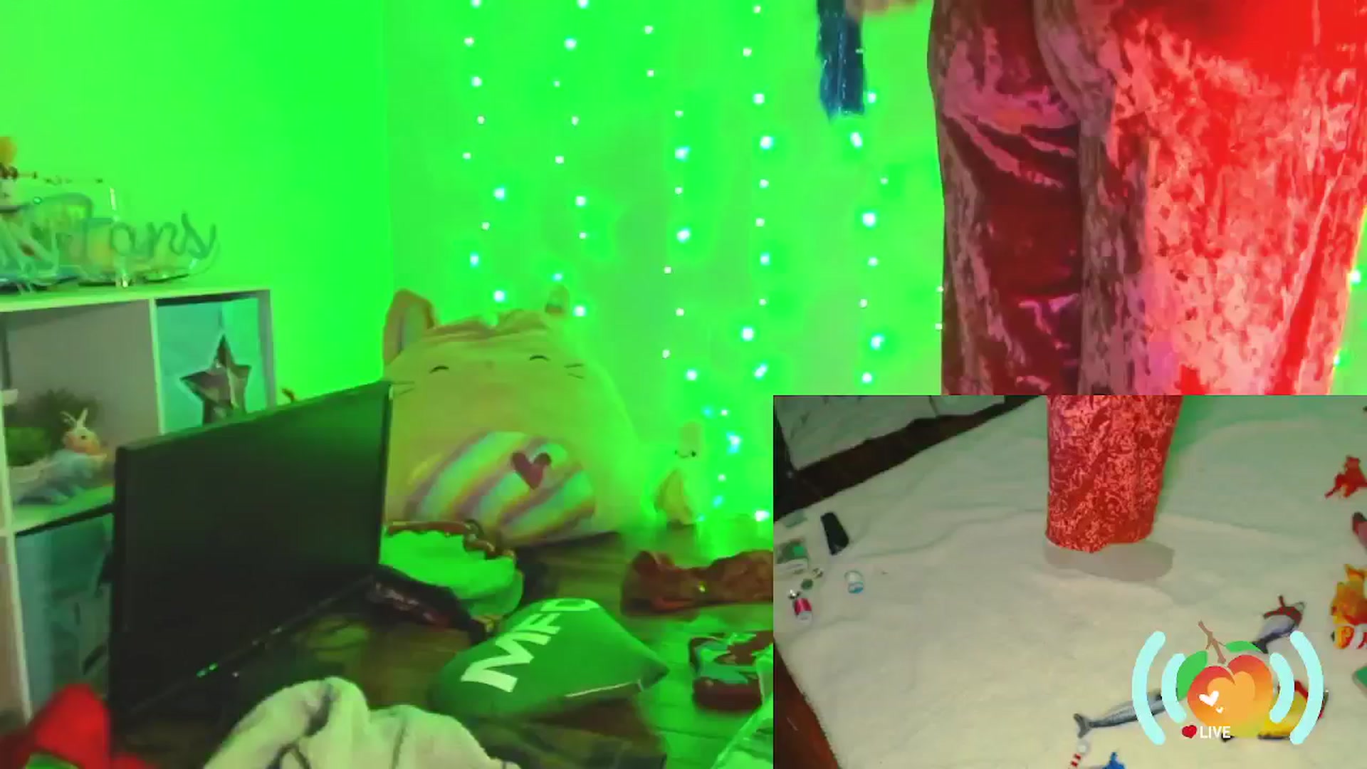 Gallery image thumbnail from SweetMango's myfreecams stream on, 12/03/2024, 24:23 image 13 of 20