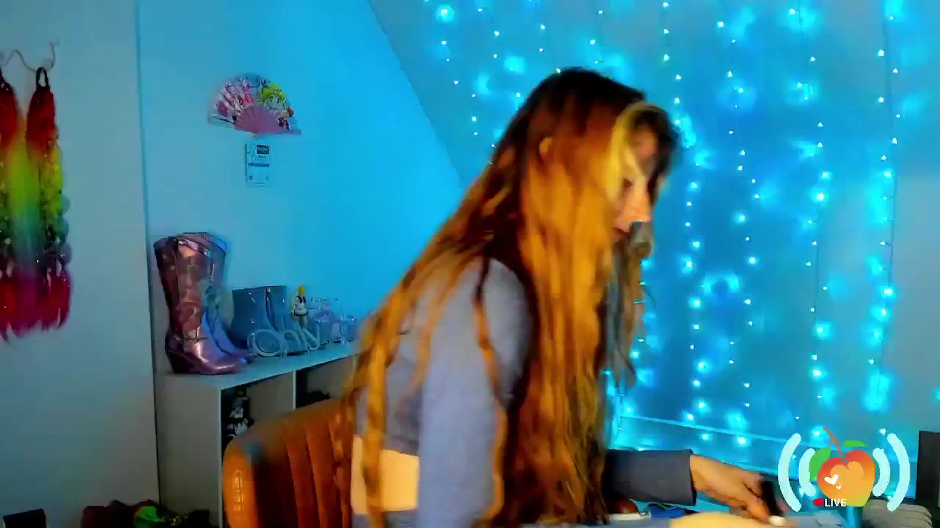 Gallery image thumbnail from SweetMango's myfreecams stream on, 12/04/2024, 05:53 image 11 of 20