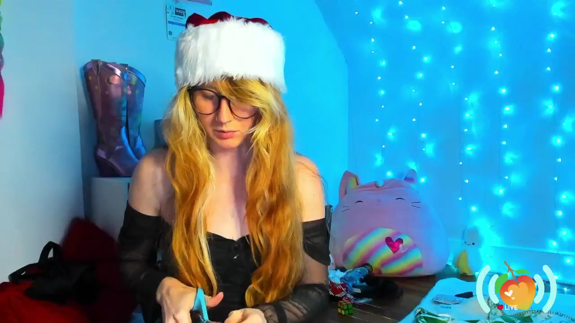 Gallery image thumbnail from SweetMango's myfreecams stream on, 12/14/2024, 24:20 image 15 of 20
