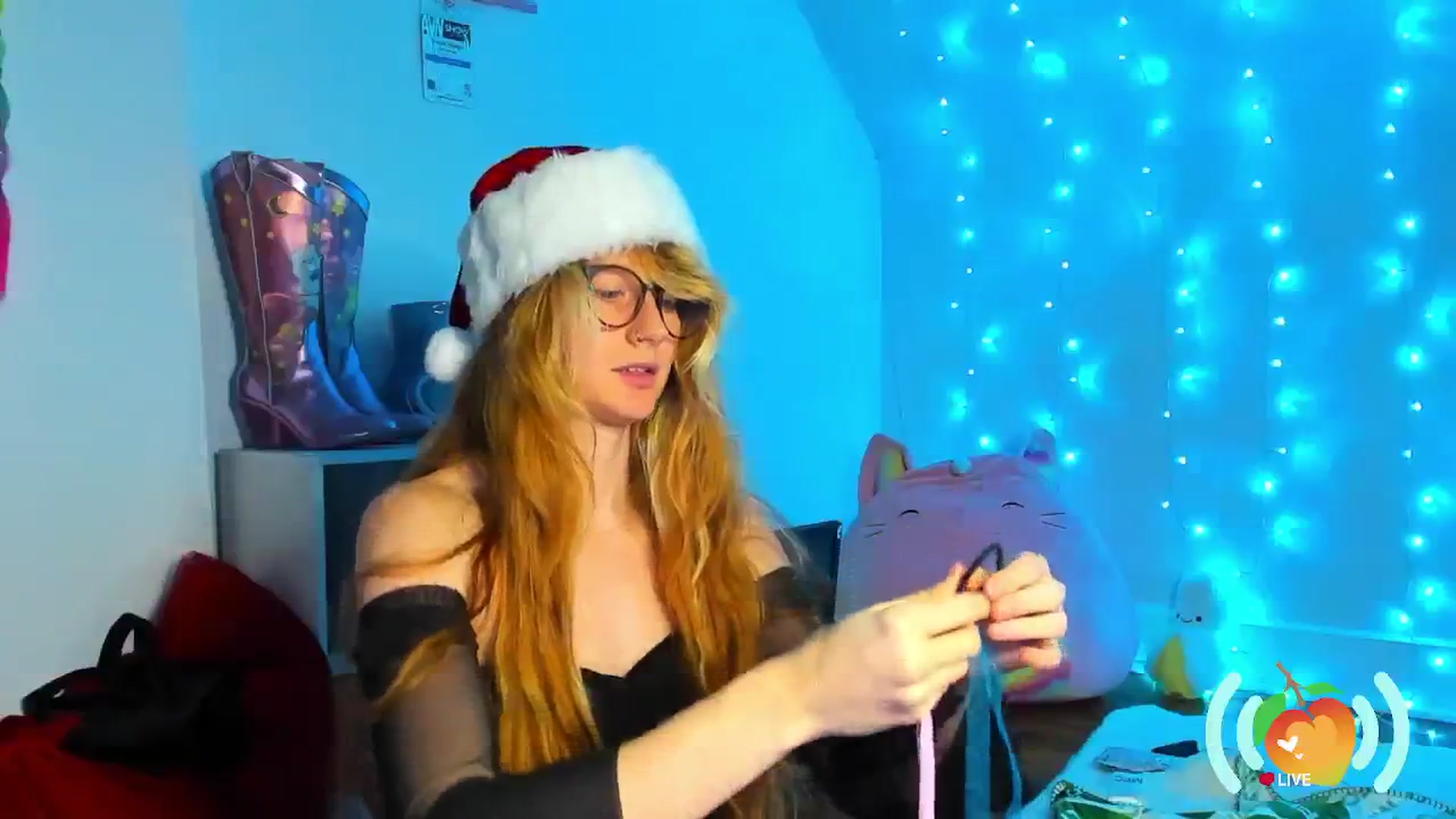 Gallery image thumbnail from SweetMango's myfreecams stream on, 12/14/2024, 24:20 image 18 of 20