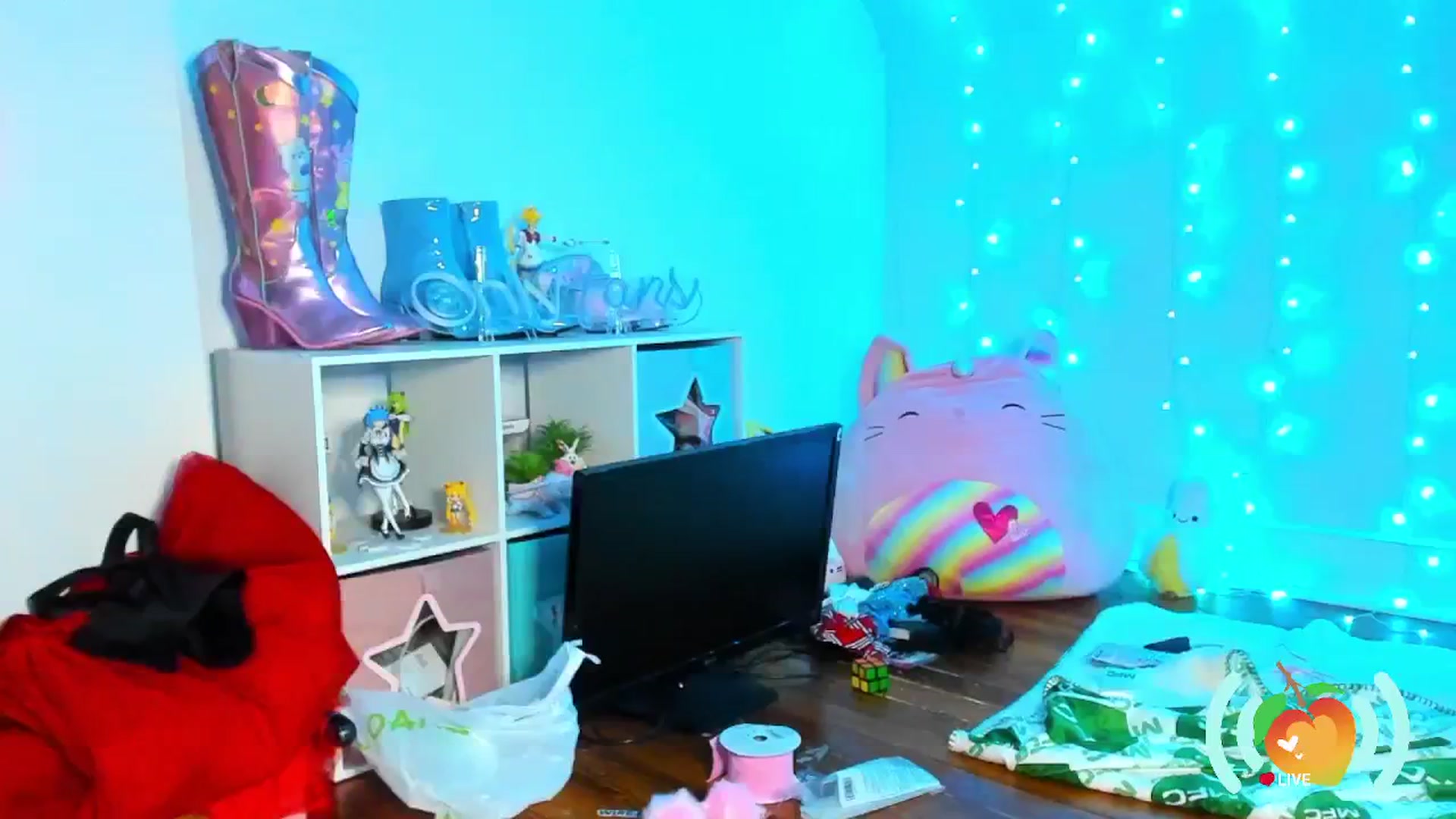 Gallery image thumbnail from SweetMango's myfreecams stream on, 12/14/2024, 24:20 image 13 of 20