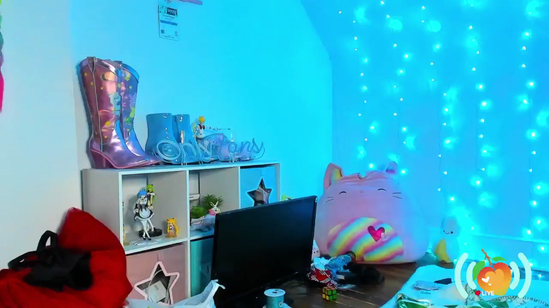 Gallery image thumbnail from SweetMango's myfreecams stream on, 12/14/2024, 24:20 image 19 of 20