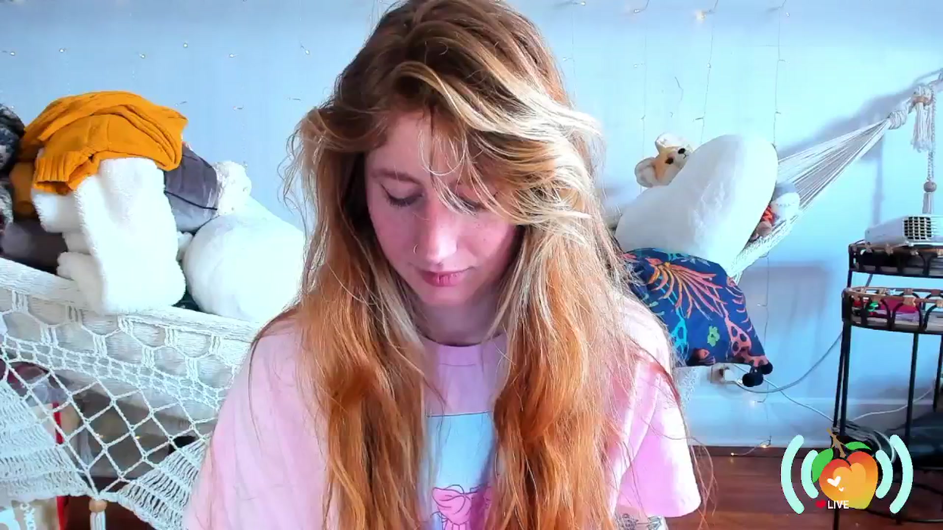 Gallery image thumbnail from SweetMango's myfreecams stream on, 12/19/2024, 20:44 image 15 of 20