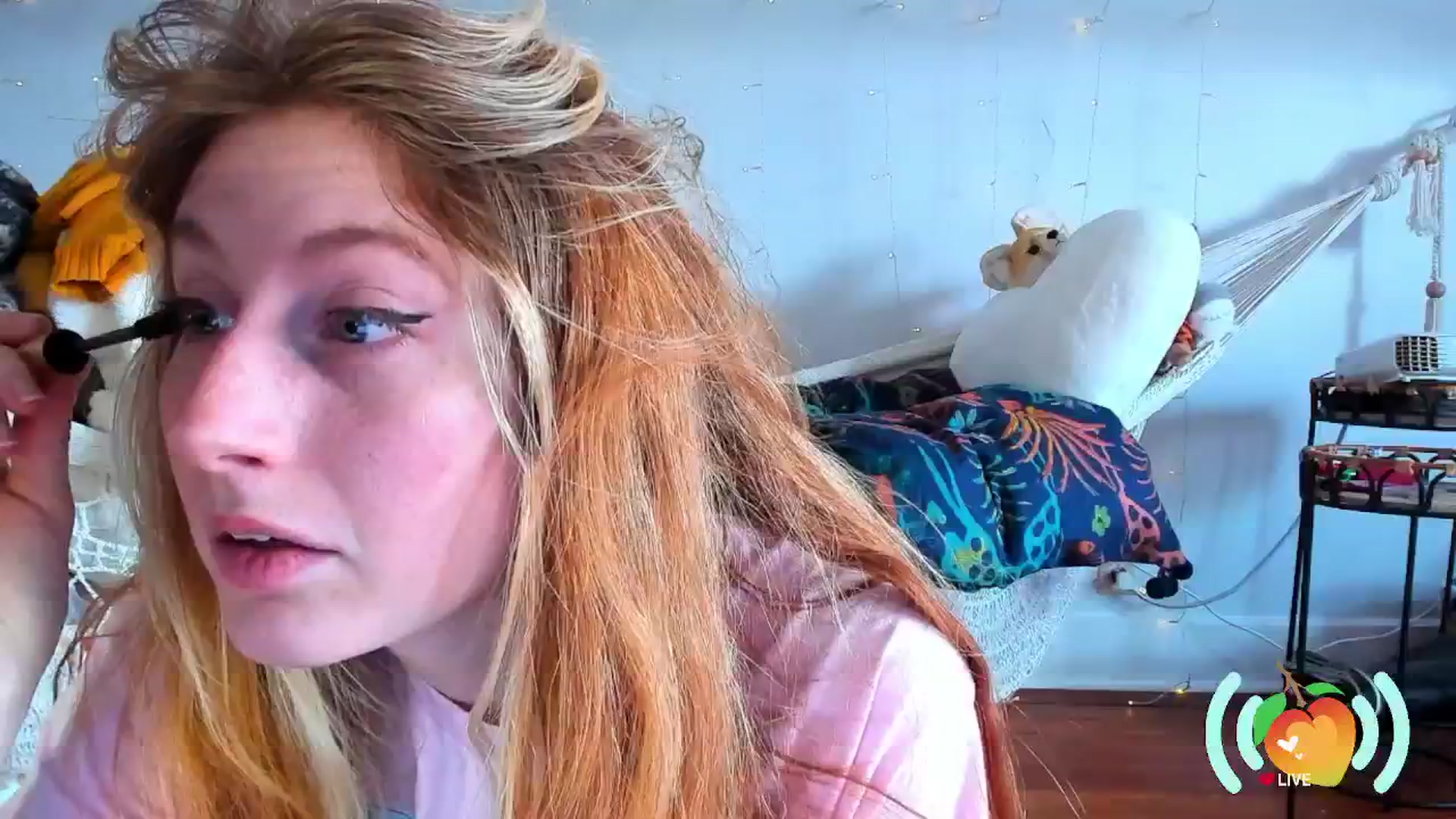 Gallery image thumbnail from SweetMango's myfreecams stream on, 12/19/2024, 20:44 image 16 of 20