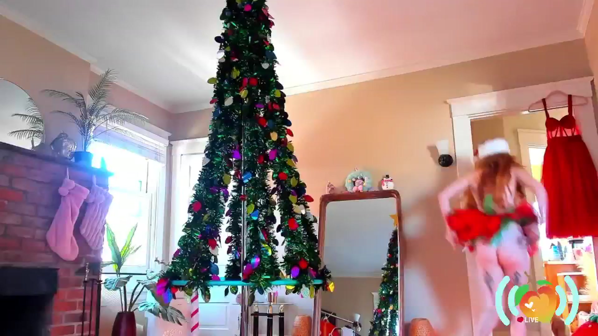 Gallery image thumbnail from SweetMango's myfreecams stream on, 12/22/2024, 16:53 image 18 of 20