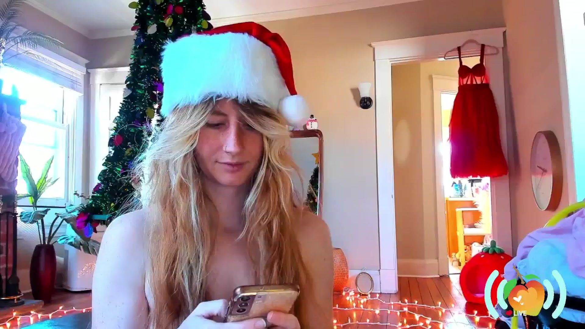 Gallery image thumbnail from SweetMango's myfreecams stream on, 12/22/2024, 16:53 image 13 of 20