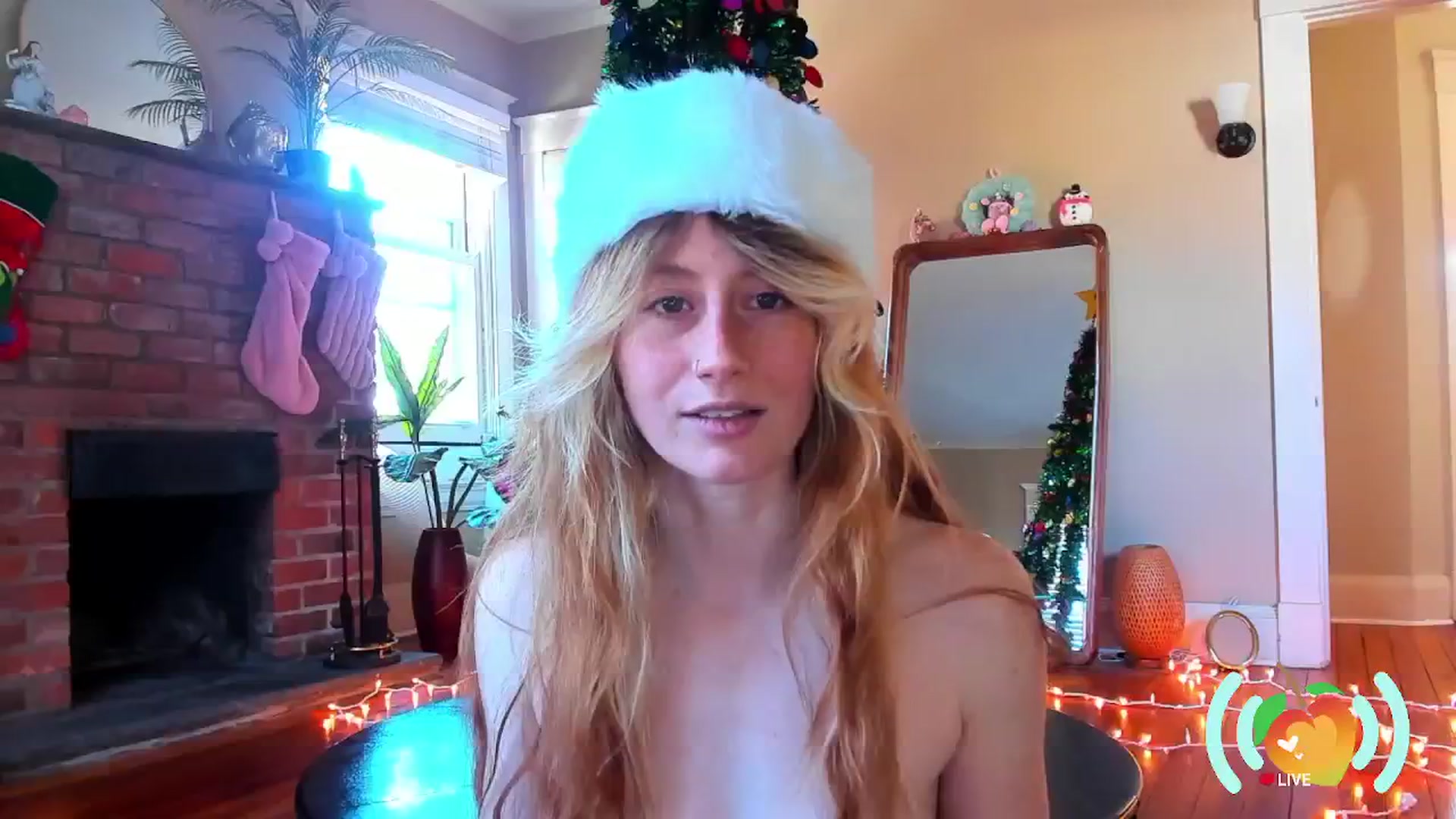 Gallery image thumbnail from SweetMango's myfreecams stream on, 12/22/2024, 16:53 image 12 of 20