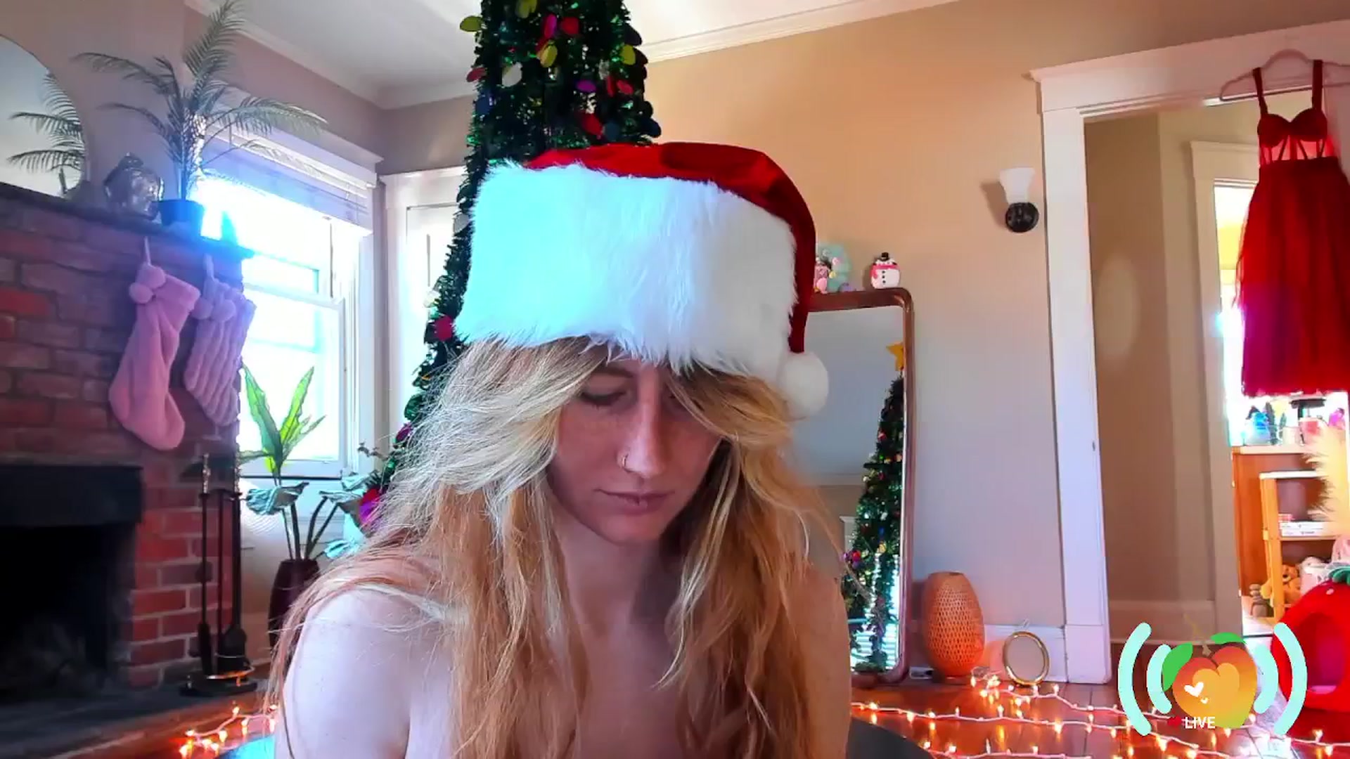 Gallery image thumbnail from SweetMango's myfreecams stream on, 12/22/2024, 16:53 image 19 of 20
