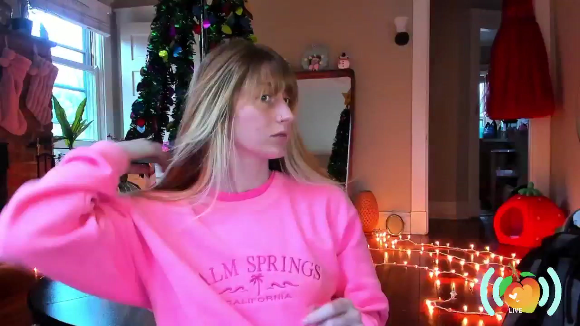 Gallery image thumbnail from SweetMango's myfreecams stream on, 12/29/2024, 22:05 image 16 of 20