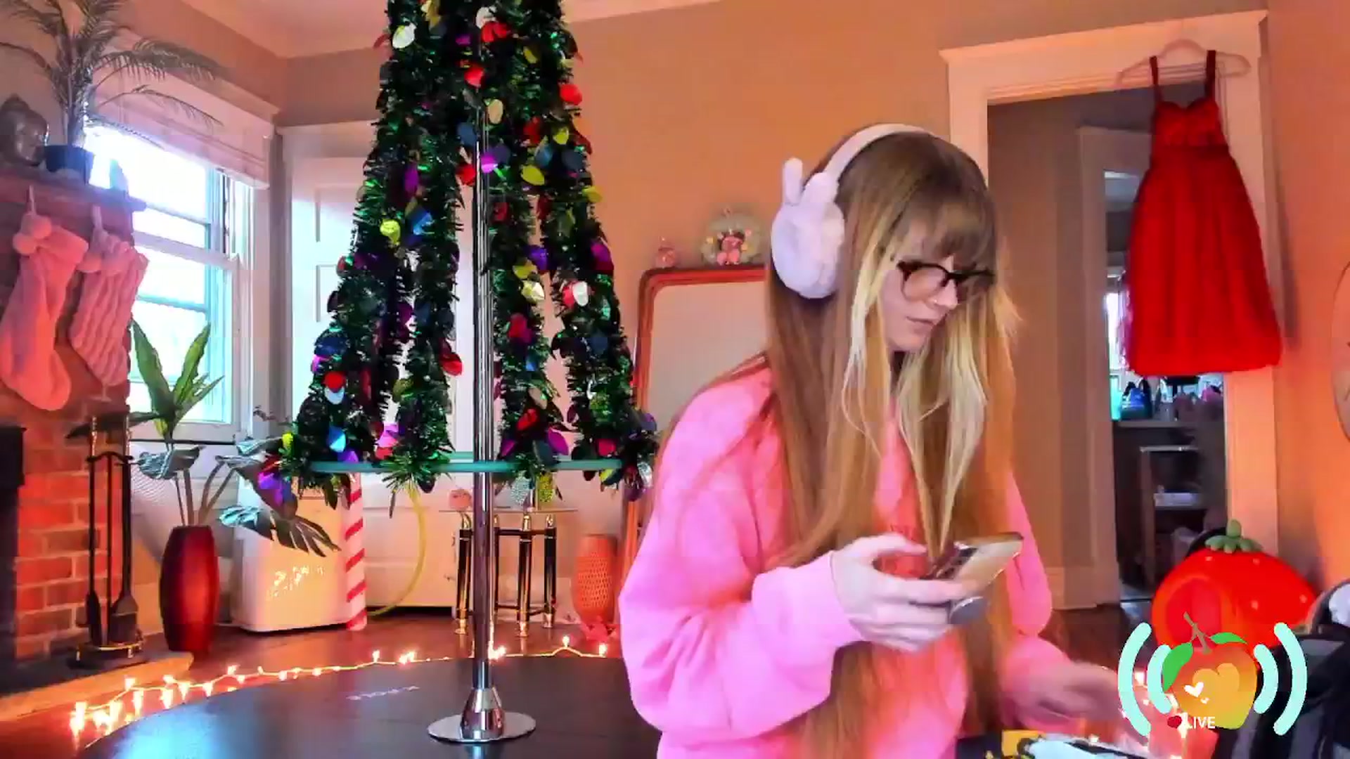 Gallery image thumbnail from SweetMango's myfreecams stream on, 12/29/2024, 22:05 image 19 of 20