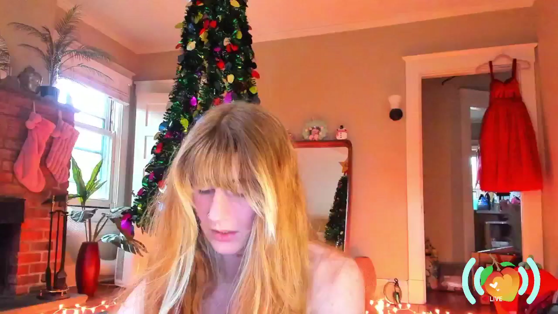 Gallery image thumbnail from SweetMango's myfreecams stream on, 12/31/2024, 21:11 image 12 of 20