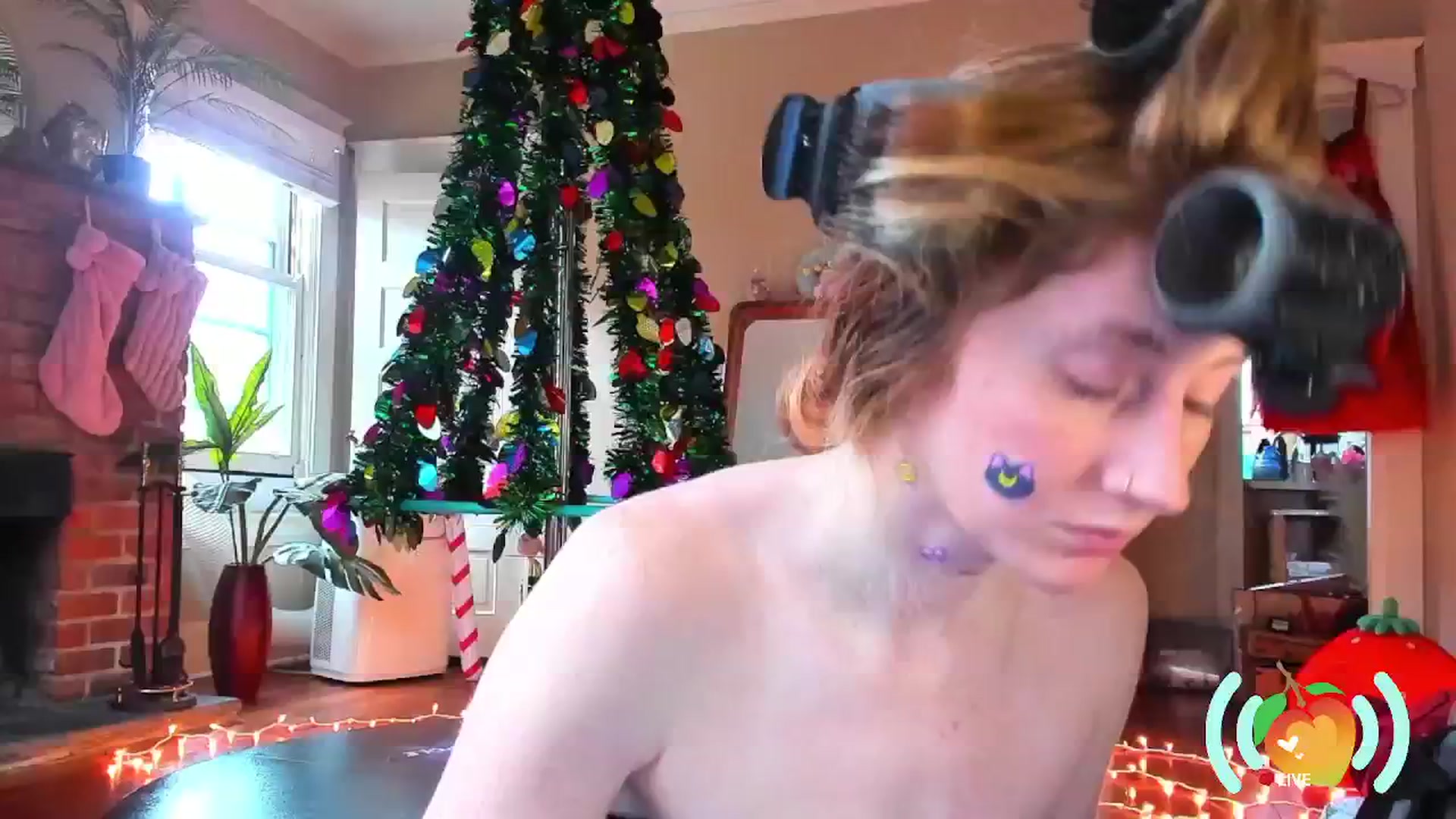 Gallery image thumbnail from SweetMango's myfreecams stream on, 12/31/2024, 21:11 image 3 of 20